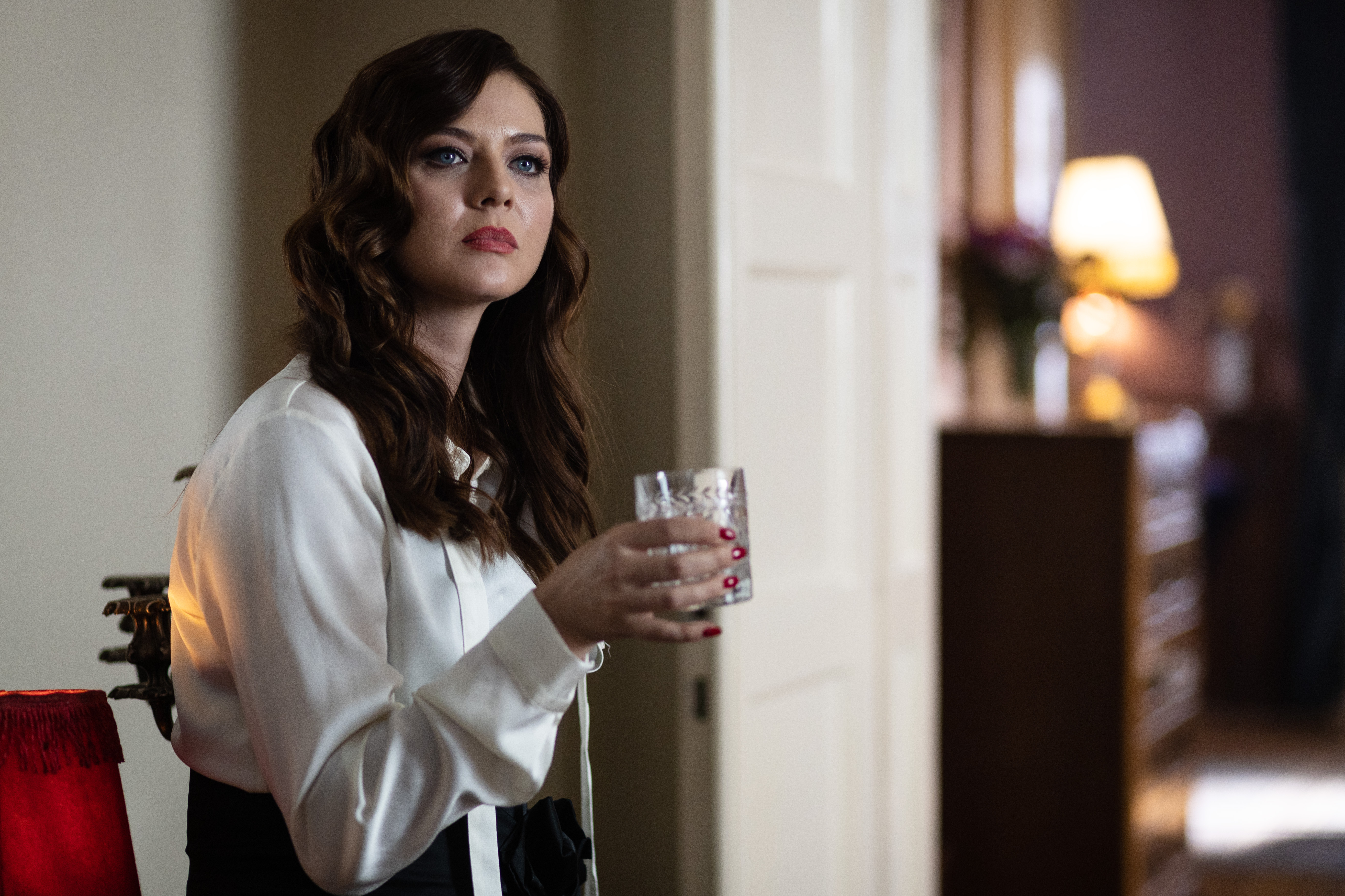 Senke nad Balkanom, Nina Janković