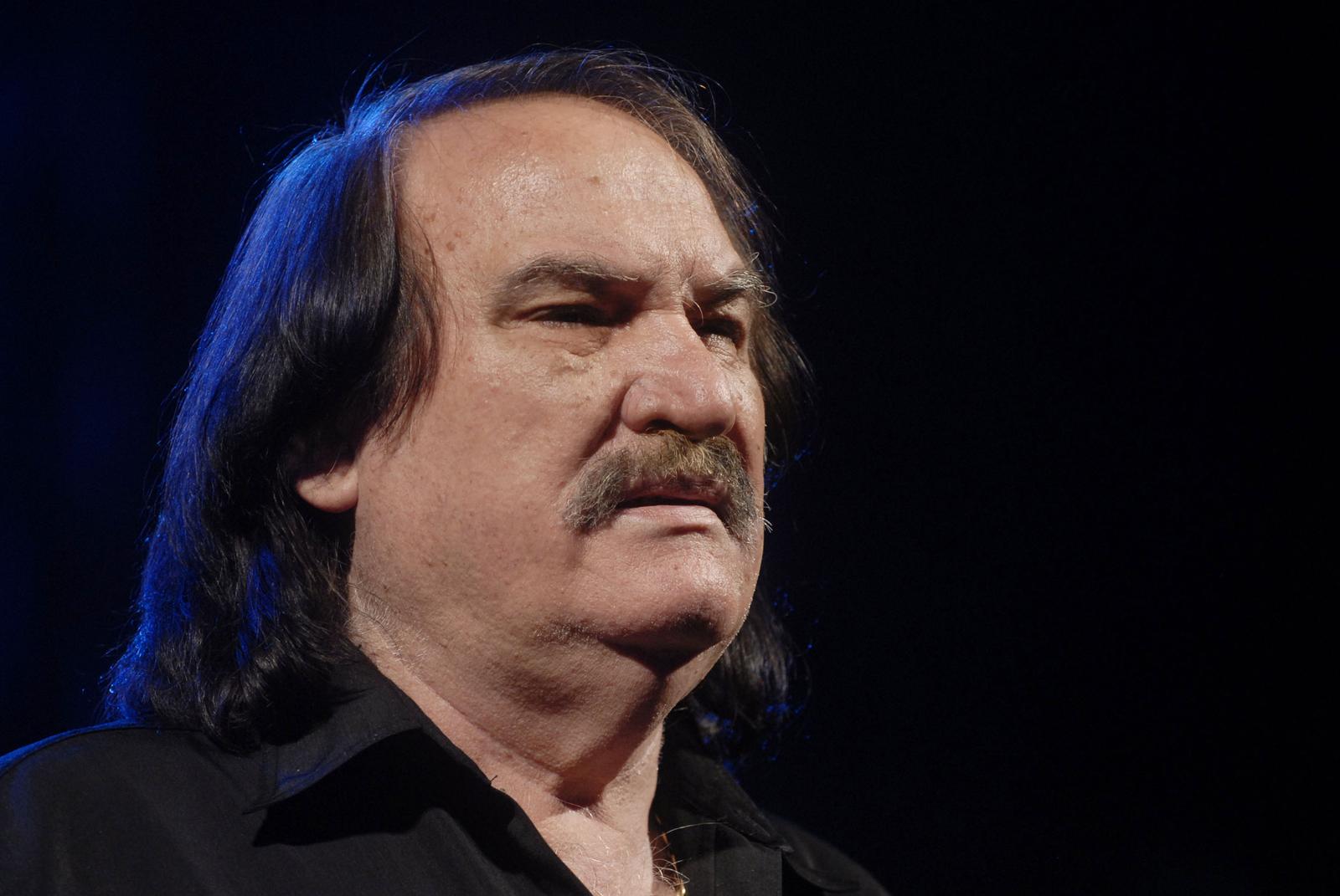 24.04.2009., Varazdin - U prepunoj dvorani odrzan je koncert povodom 50-godisnje pjevacke karijere legendarnog pjevaca Mise Kovaca. r"nPhoto: Marko Jurinec/PIXSELL