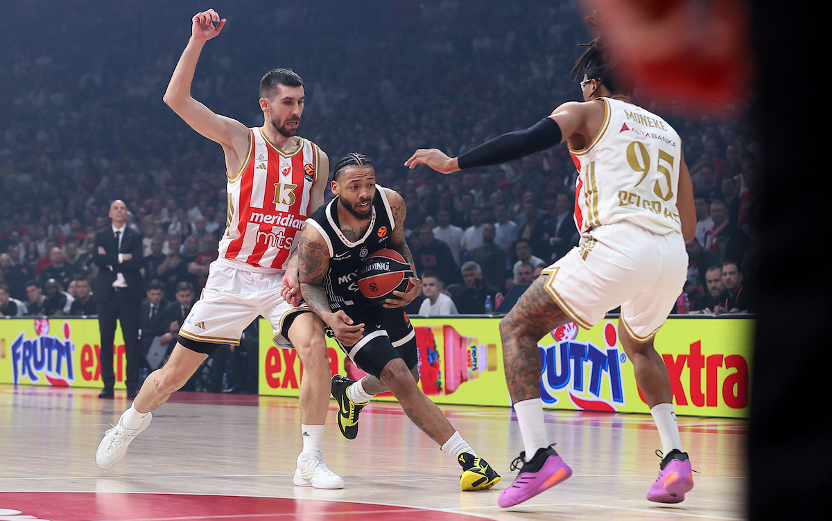 during Crvena Zvezda v Partizan Basketball match derby of Euroleague 2025/2026 Round 35, at the Belgrade Arena in Belgrade, Serbia on April 2nd.( photo by Luka Milosavljevic / STARSPORT © )