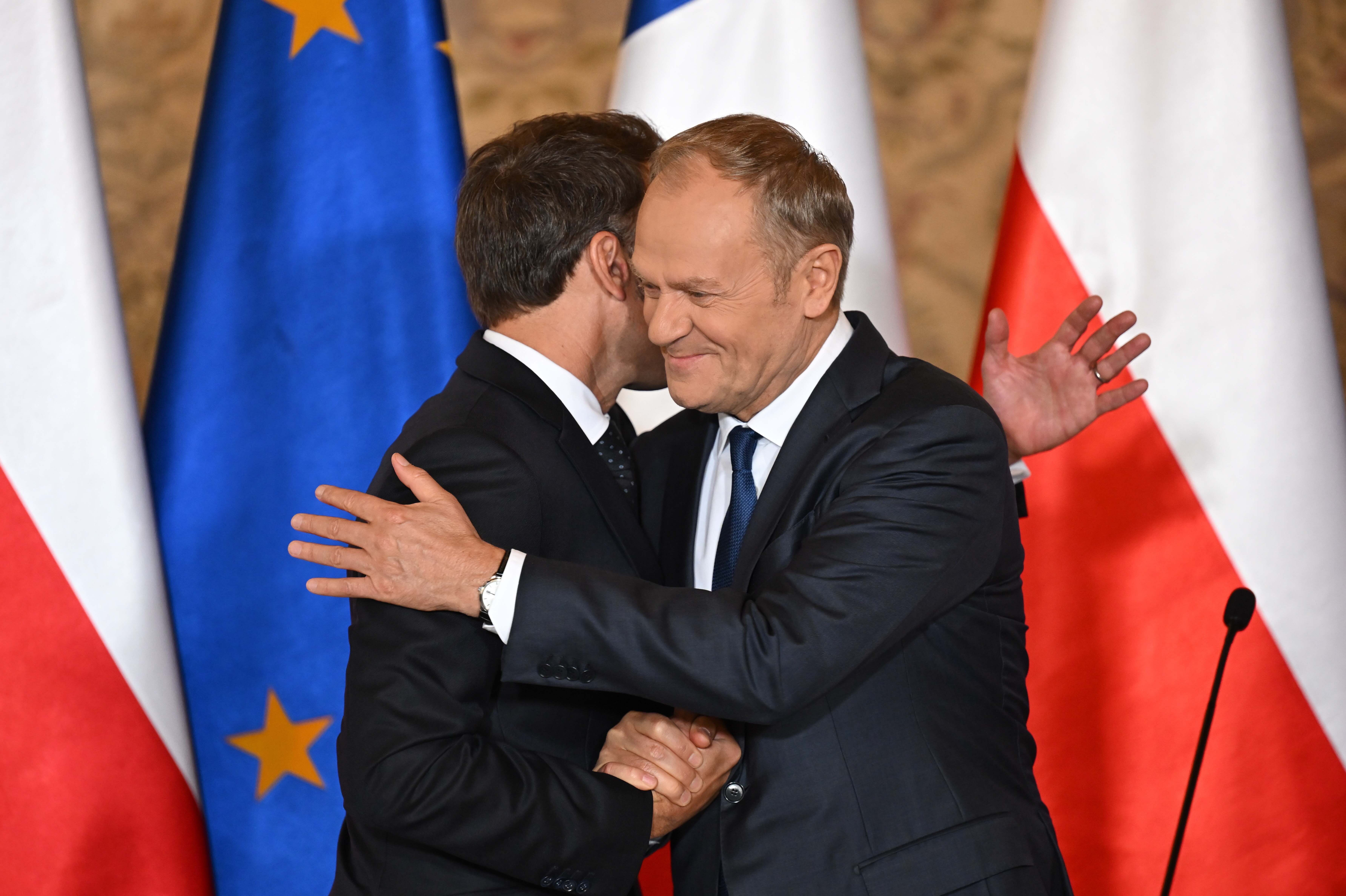 Emanuel Makron i Donald Tusk 13918671.jpg