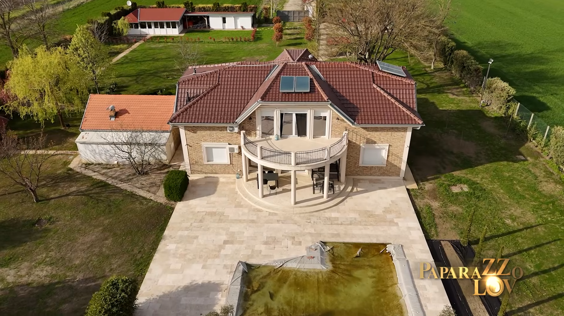 Nataša Bekvalac, kuća u Čeneju