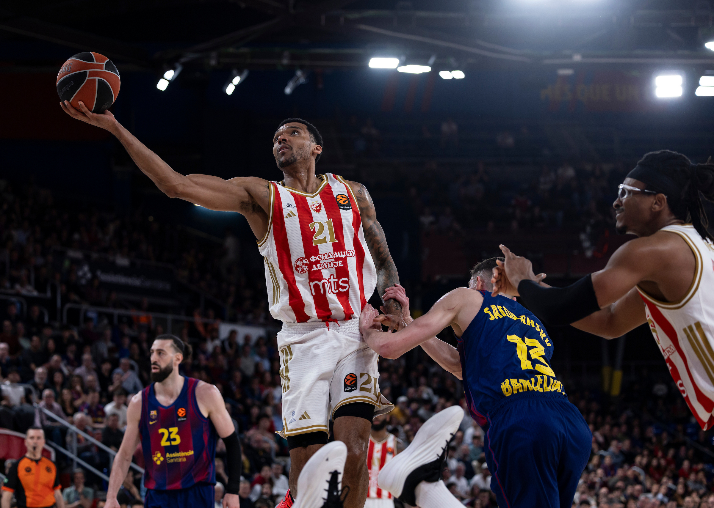 Predstavljanje Džoela Bolomboja na meču Barselona - Crvena zvezda