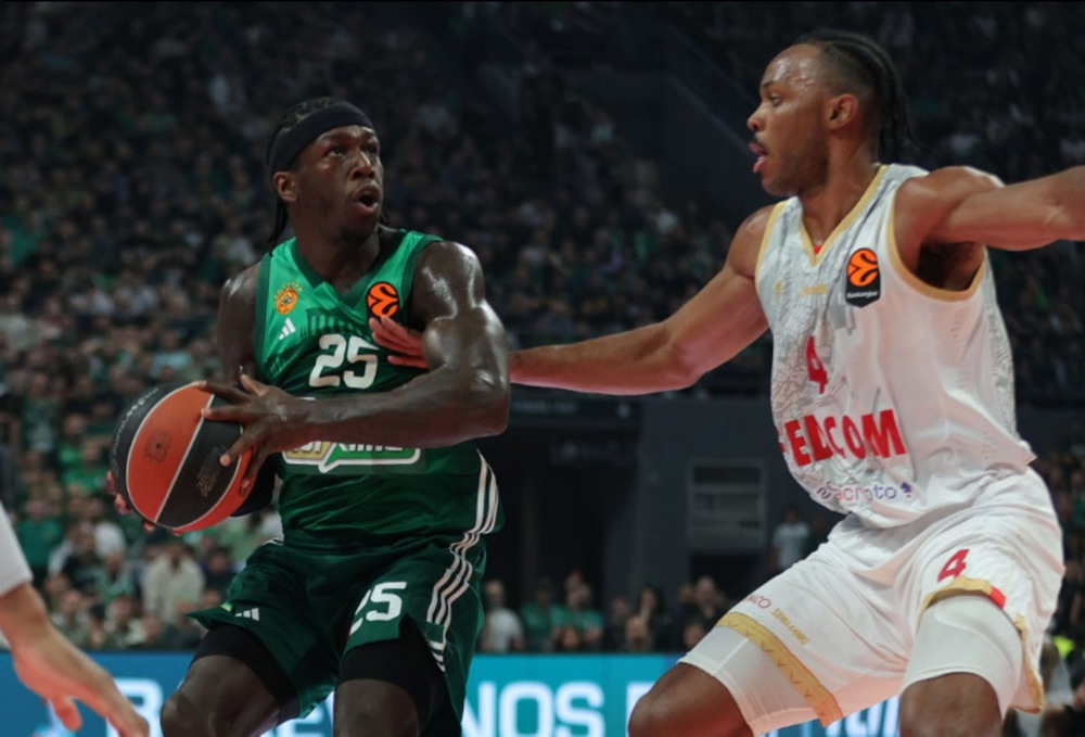 epa12905346 Kendrick Nunn of Panathinaikos (L) and Jaron Blossomgame of Monaco