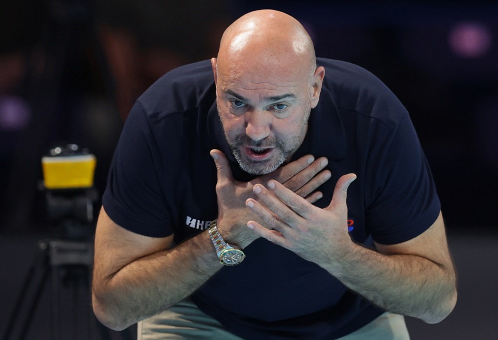 epa12657215 Croatia's head coach Ivica Tucak gives instructions during the European Aquatics Men's Water Polo Championship Group II match between Croatia and Romania in Belgrade, Serbia, 17 January 2026.  EPA/ANDREJ CUKIC