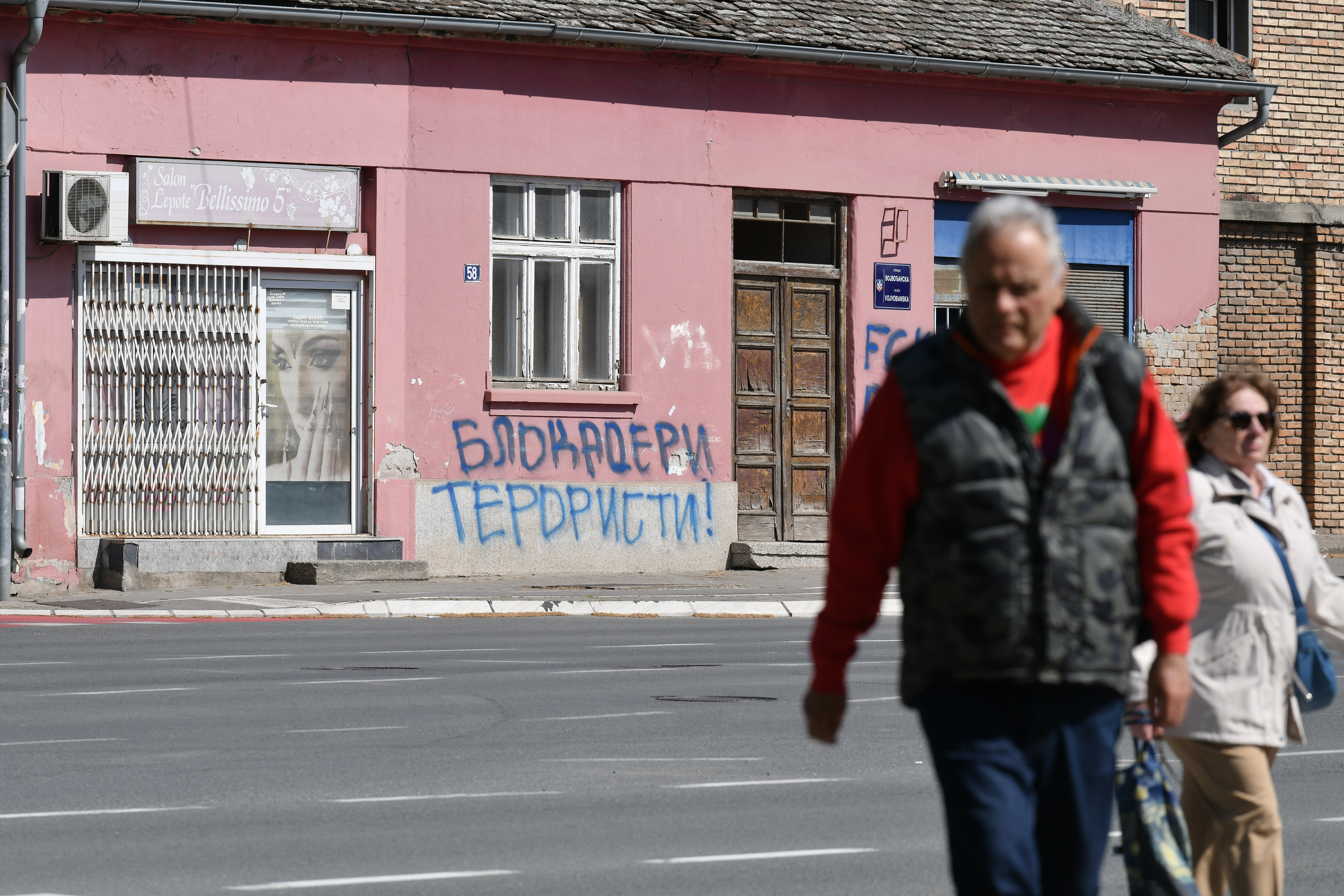 Beograd 24.04.2026. Vojvođanska ulica, grafiti mržnje, blokaderi ustaše fck blk, rektor đokić ubica