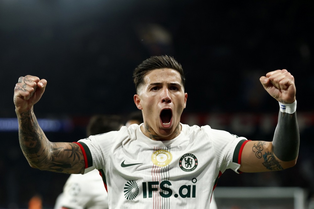 epa12812885 Enzo Fernandez of Chelsea celebrates after scoring the 2-2 goal during the UEFA Champions League Round of 16 1st leg match Paris Saint-Germain against Chelsea FC, in Paris, France, 11 March 2026.  EPA/YOAN VALAT