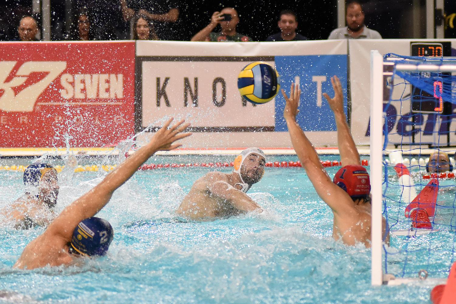 Mesto: KragujevacDatum: Sun Apr 26 12:12:52 CEST 2026Dogadjaj: SPORT/VATERPOLO - prva utakmica polufinala Kupa Evrope Radnički - Marsej, 17:14 (3:2, 3:5, 7:5, 4:2)Izvor: FoNet/VK Radnički