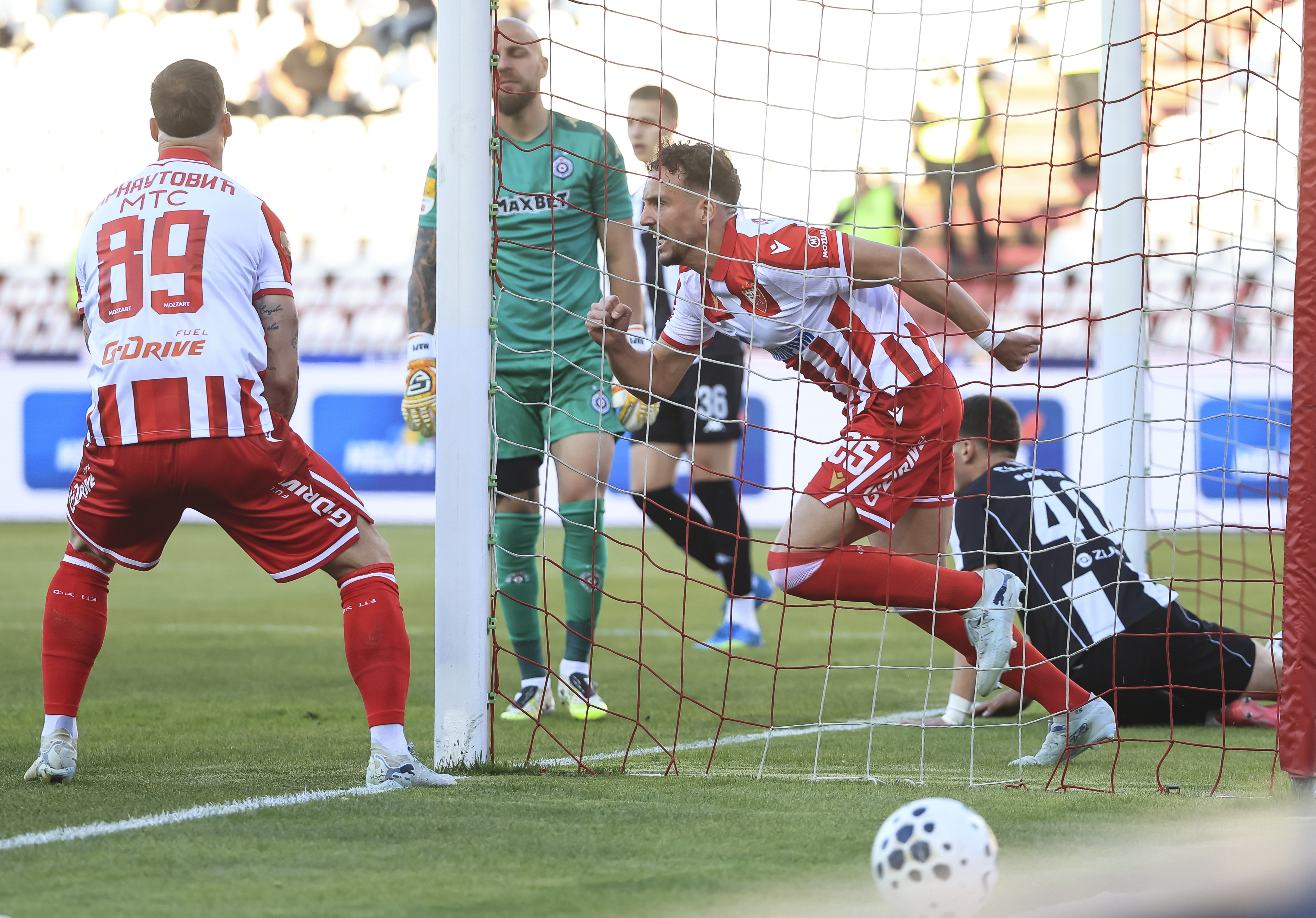 Strahinja Erakovic (C) of Crvena Zvezda scores the goal during Serbian Super league football match between Crvena Zvezda (Red Star) and Partizan at stadium Rajko Mitic on April 26. 2026. in Belgrade, Serbia.(photo by Vatroslav Hladni/STARSPORT ©)