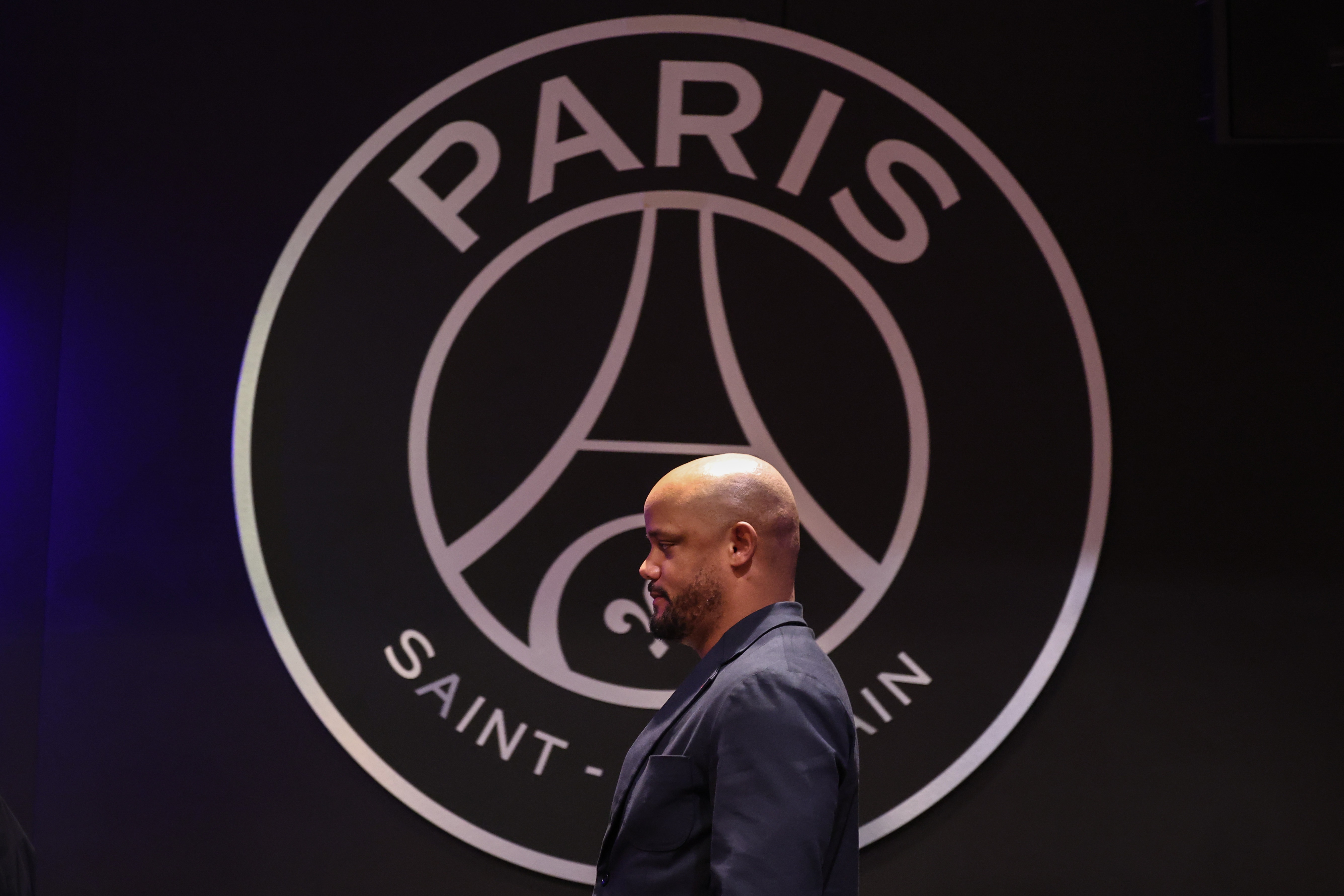 Vensan Kompani trener Bajerna pred konferenciju za medije u Parizu