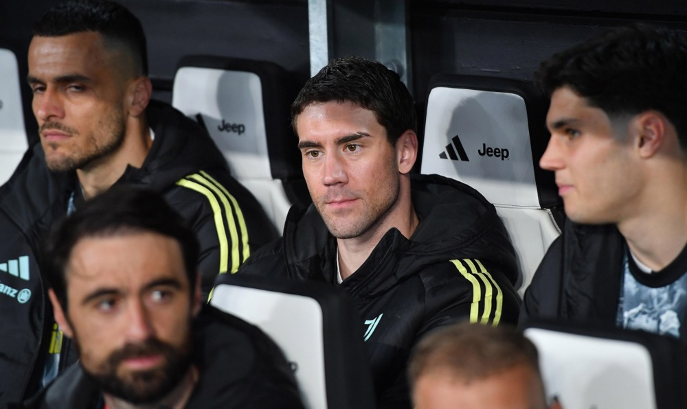 epa12839948 Juventus' Dusan Vlahovic looks on during the Italian Serie A soccer match between Juventus FC and US Sassuolo at the Allianz Stadium in Turin, Italy, 21 March 2026.  EPA/ALESSANDRO DI MARCO