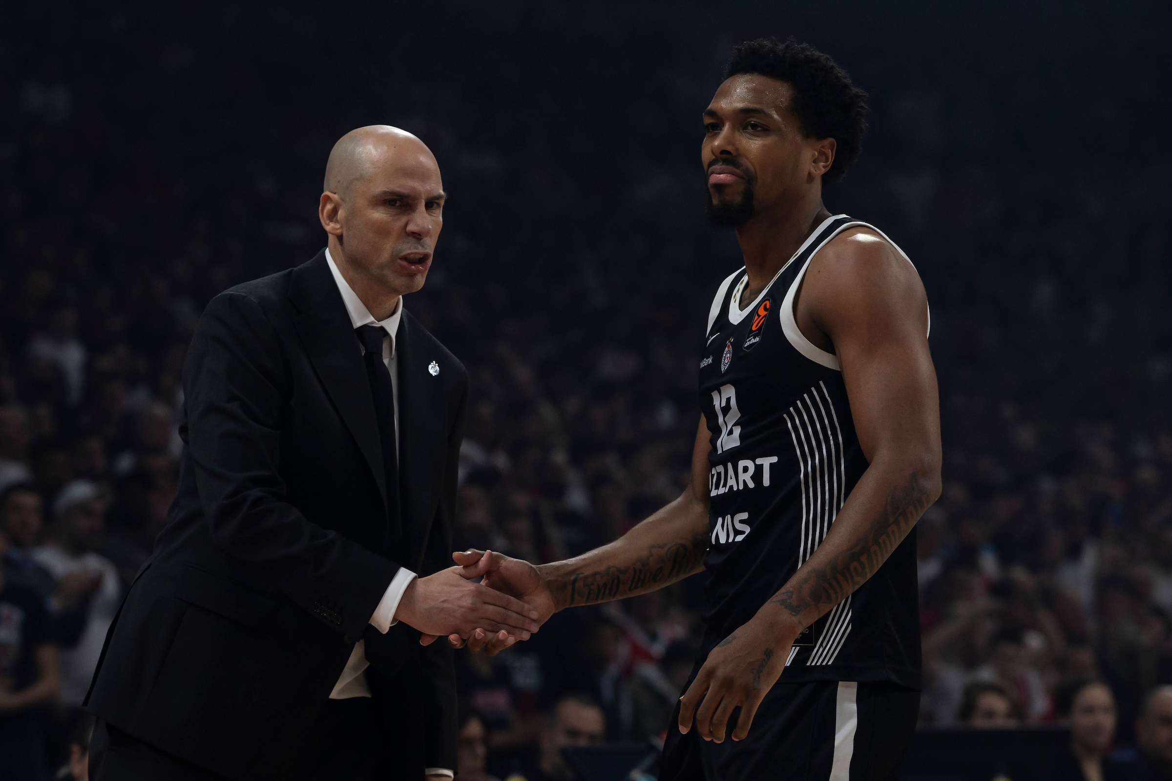 Đoan Penjaroja i Sterling Braun na večitom derbiju Crvena zvezda - Partizan