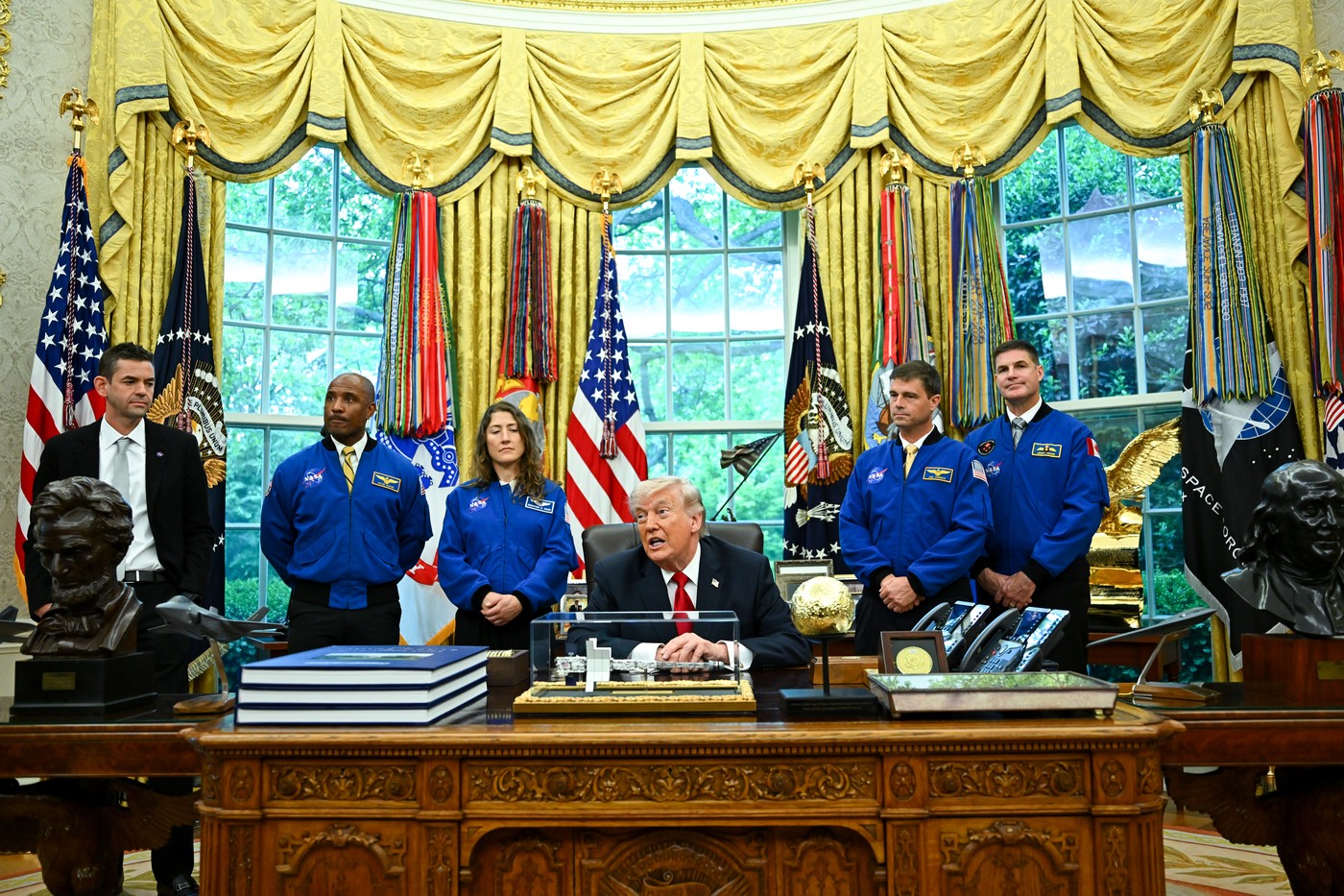 Tramp sa šefom NASA i astronautima iz misije Artemis profimedia-1095255283