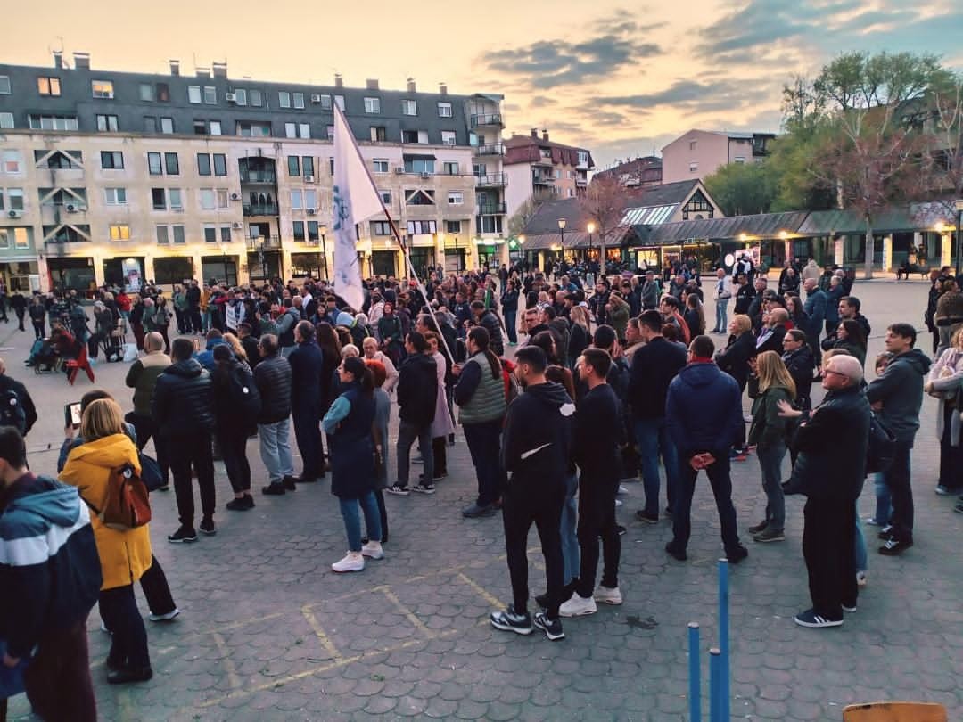 Podrška pretučenom prof. Mikici Sibinoviću IMG-fe7d52072e988928c2b8f60b839d3279-V.jpg