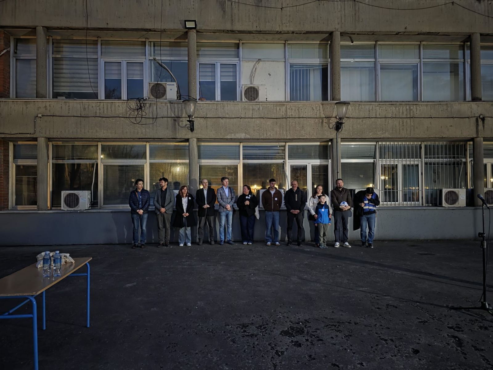 Podrška pretučenom prof. Mikici Sibinoviću IMG-1ffd17fab98347fcc8daa5ebfd39f808-V.jpg