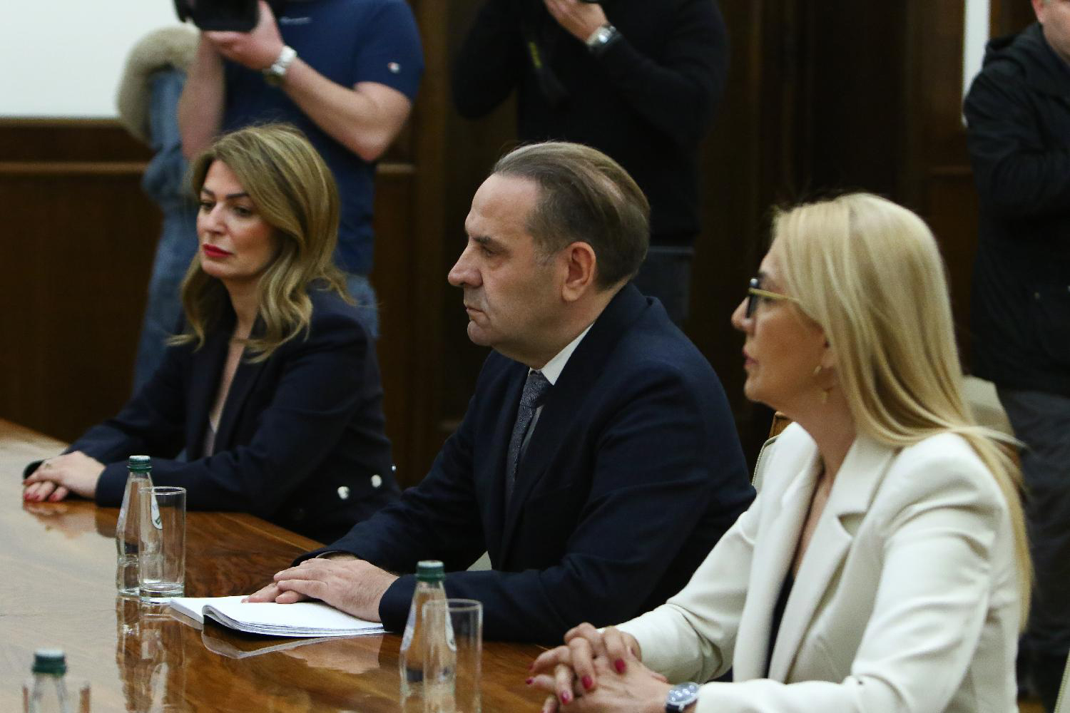 Mesto: BeogradDatum: 2026-04-07 12:26:02.0Dogadjaj: POLITIKA - konsultacije predsednika Srbije Aleksandra Vučića sa predstavnicima Socijaldemokratske partije SrbijeFotoreporter: Milica VučkovićLičnosti: Rasim LjajićIzvor: FoNet