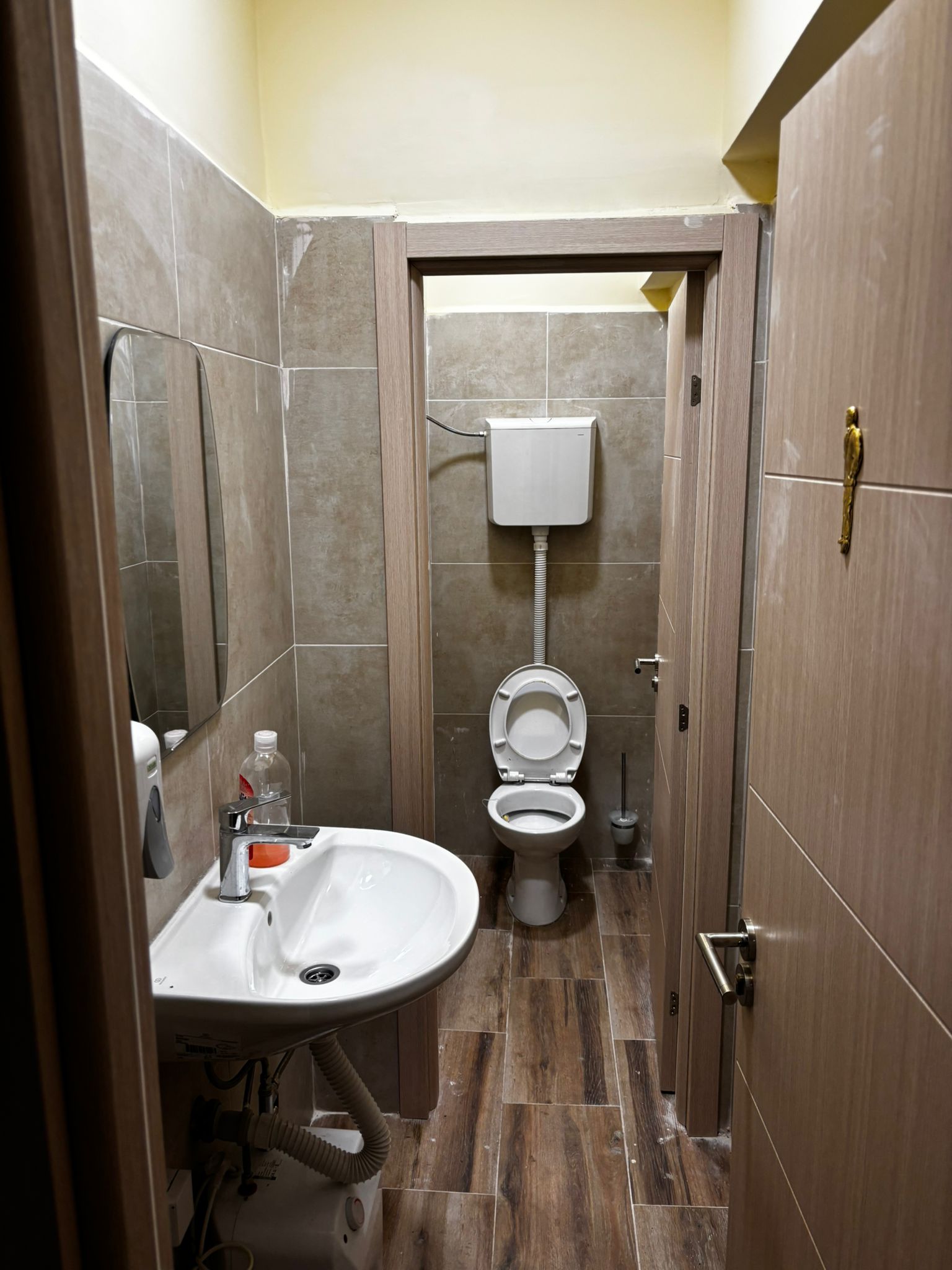 dom kulture u beškoj beška  Ovo su fotografije toaleta Doma kulture u Beškoj