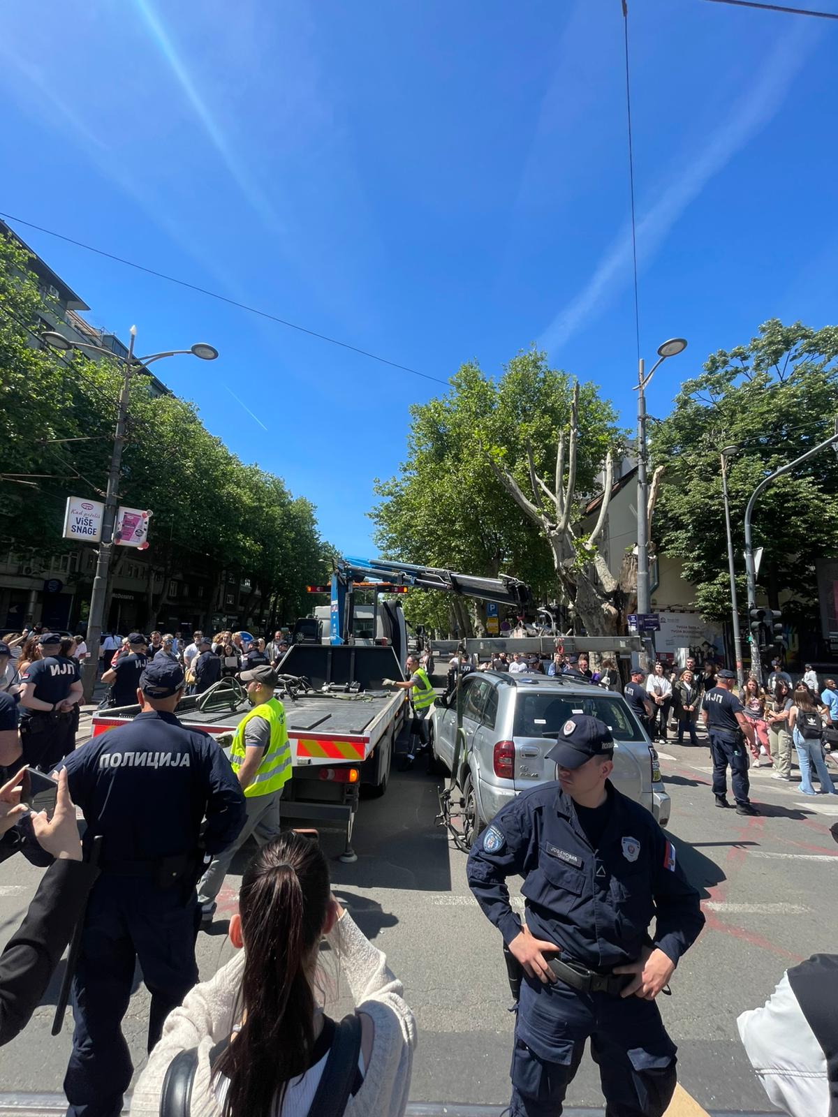 Beograd 14.05.2026. Pravni fakultet, blokada, automobil koji je pokušao da razbije blokadu