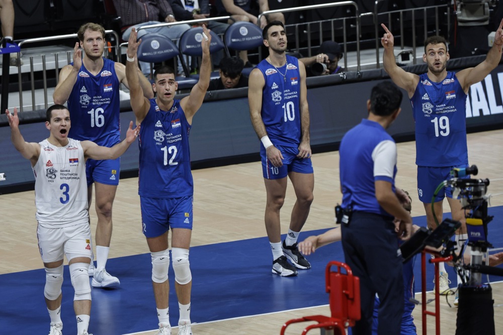 epa12400065 Serbia players