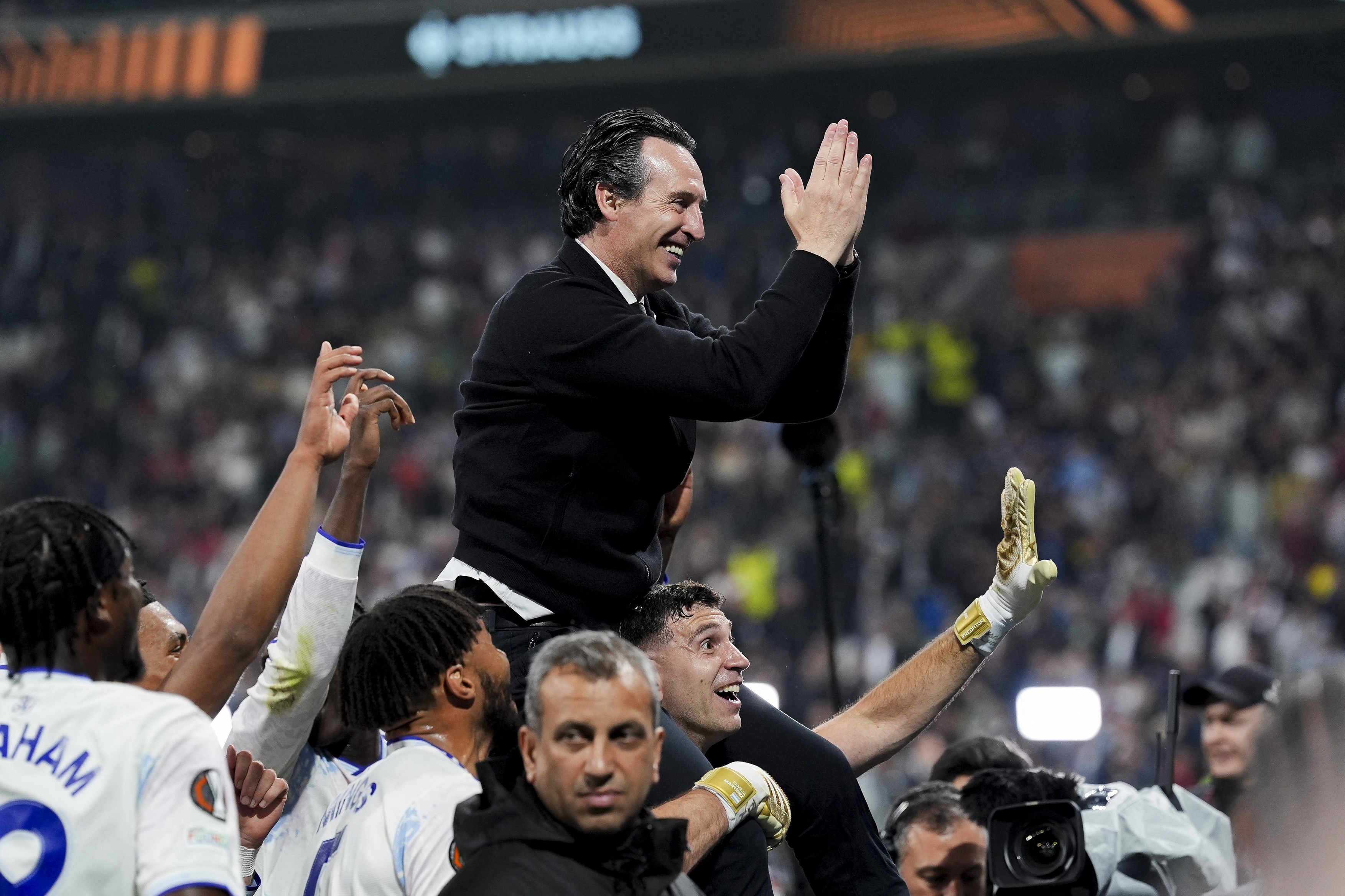 Aston Villa head coach Unai Emery celebrates