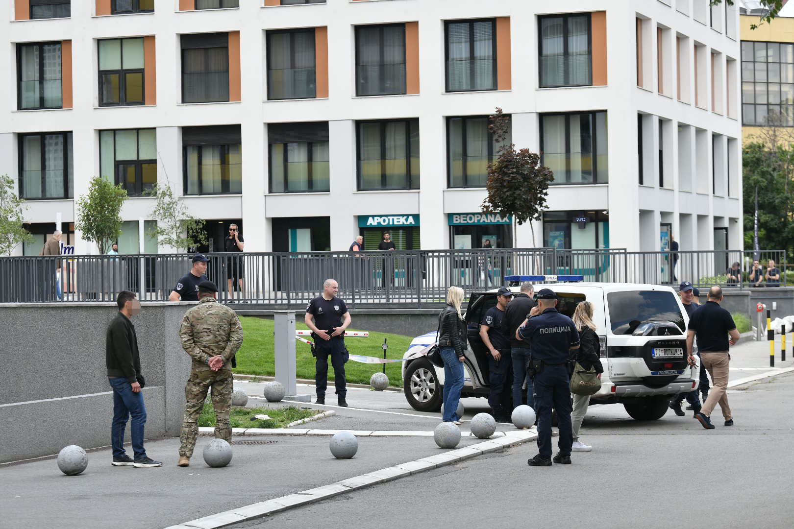 Beograd, 21.05.2026. Restoran Jerry, restoran Džeri u ulici Trešnjinog cveta na Novom Beogradu, pucnjava, policija foto Goran Srdanov/Nova.rs