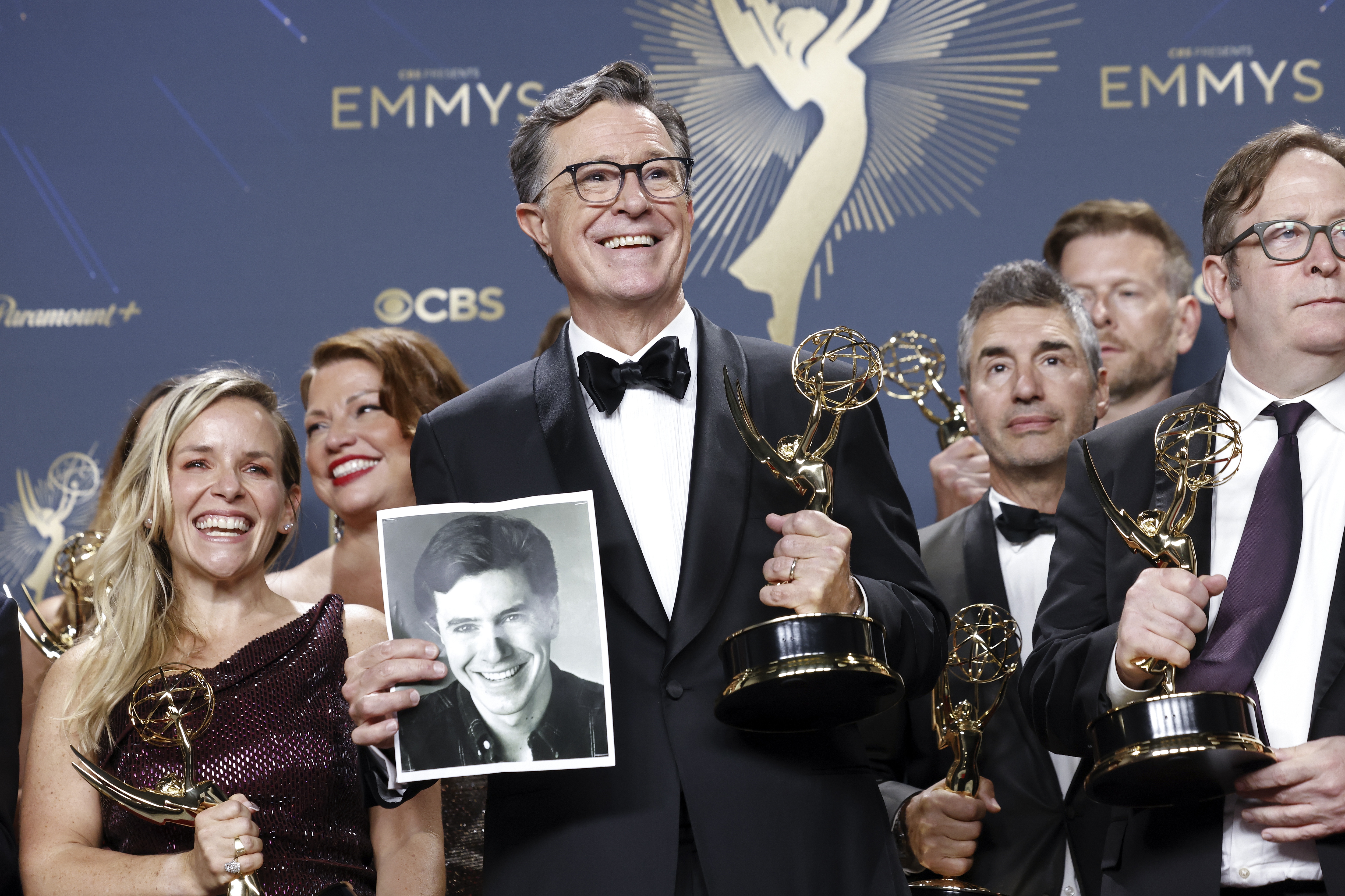 epa12378615 US comedian Stephen Colbert (C) holds a pictu