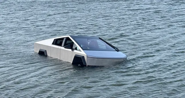 Vozač Cybertrucka uleto u jezero