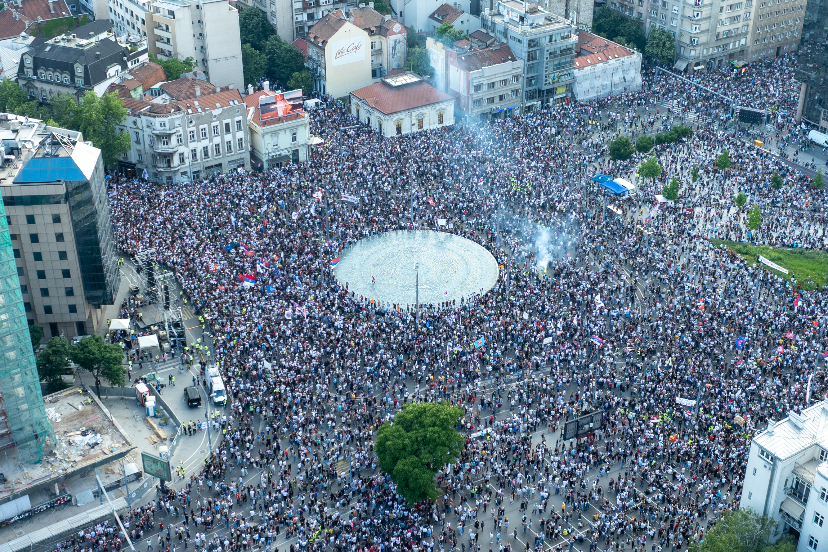 Slavija dron Protest Ti i ja, Slavija, jer studenti pobeđuju Foto: Marko Ljutica /Nova.rs