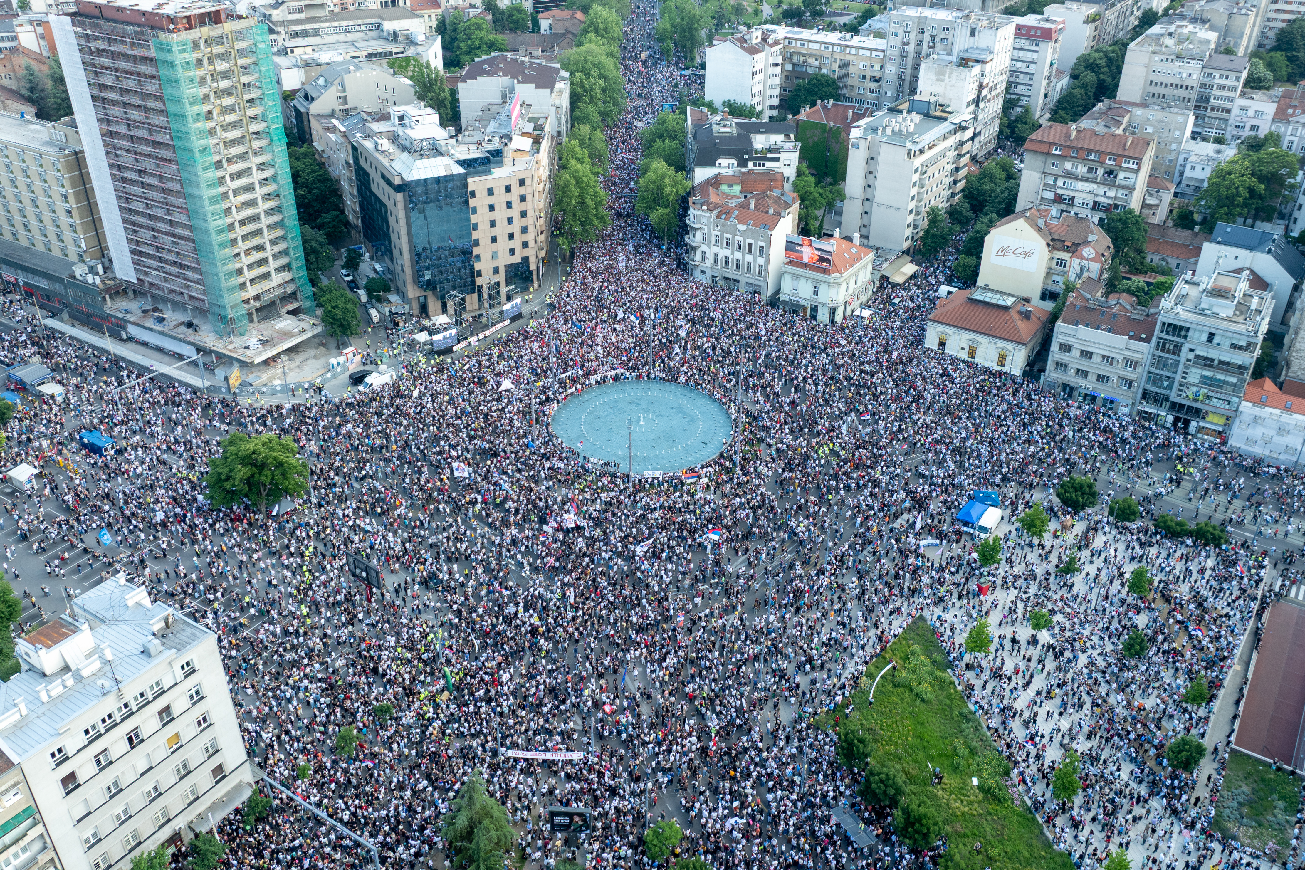 Slavija dron Protest Ti i ja, Slavija, jer studenti pobeđuju Foto: Marko Ljutica /Nova.rs