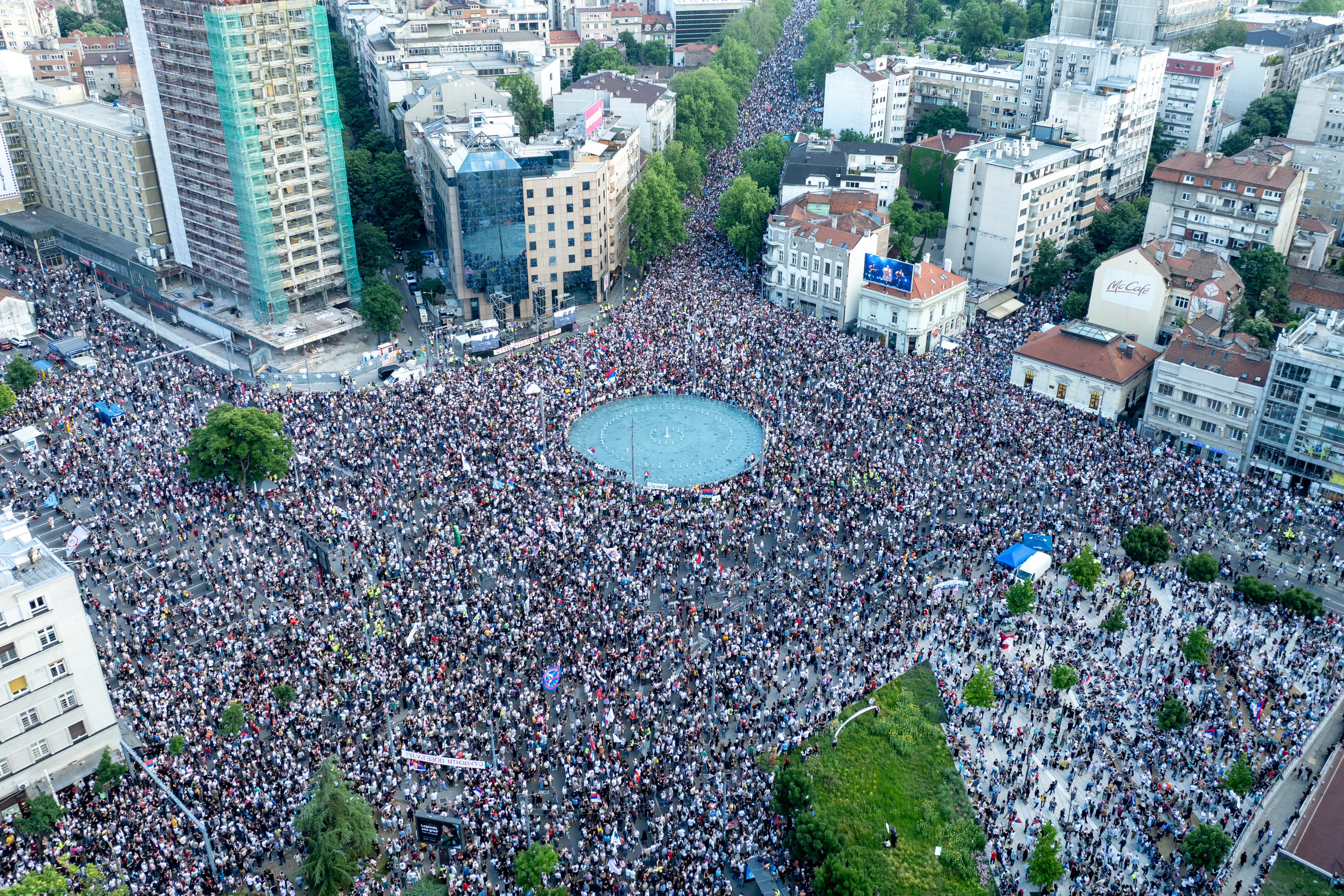 Slavija dron Protest Ti i ja, Slavija, jer studenti pobeđuju Foto: Marko Ljutica /Nova.rs