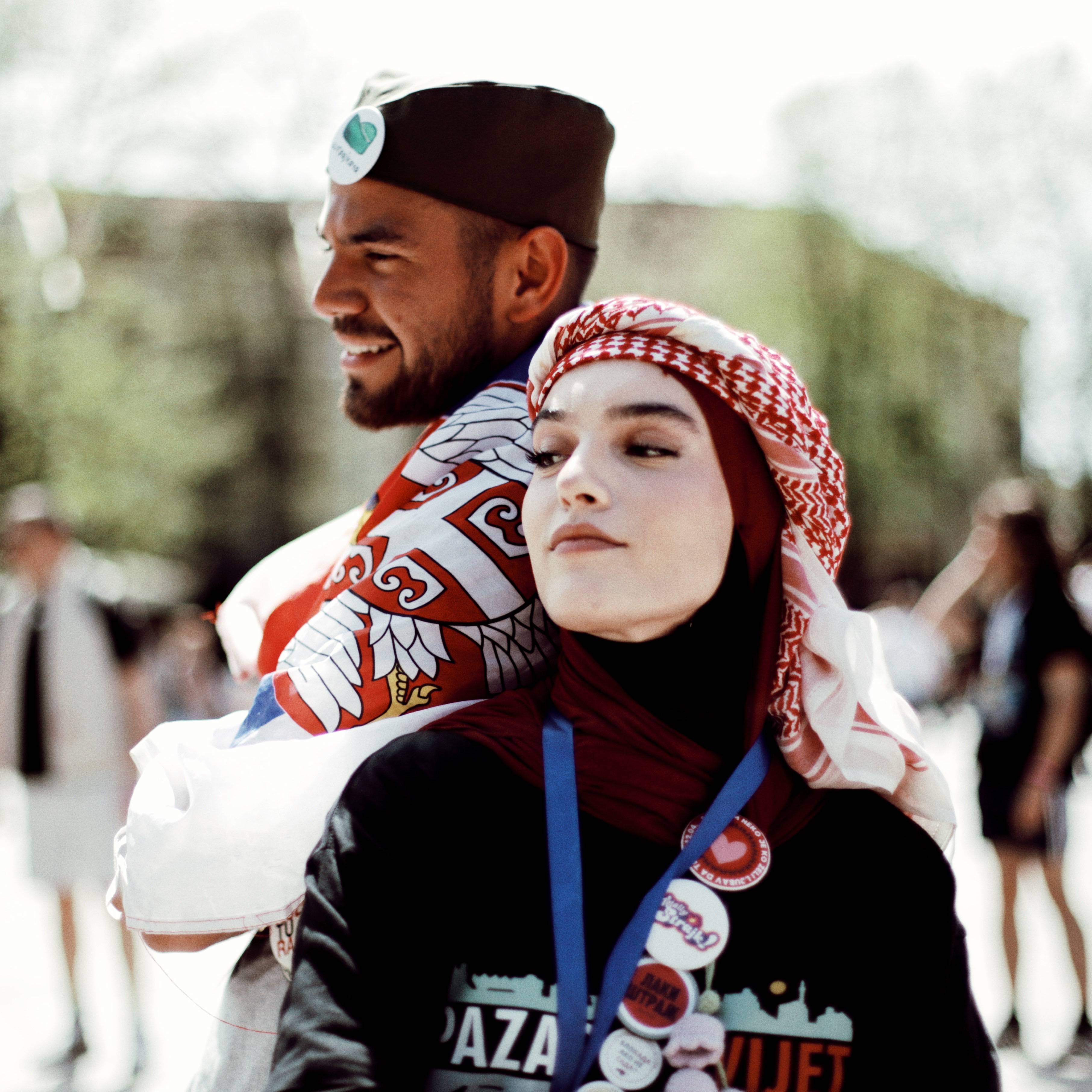 Beograd, 25.05.2025. - Nagradu publike na 23. konkursu Betina fotografija godine dobio je fotoreporter Novinske agencije Beta Irfan Licina za fotografiju "Sava i Nadia". Fotografije su izlozene u Evropskoj kuci. (BETAPHOTO/Irfan Licina)