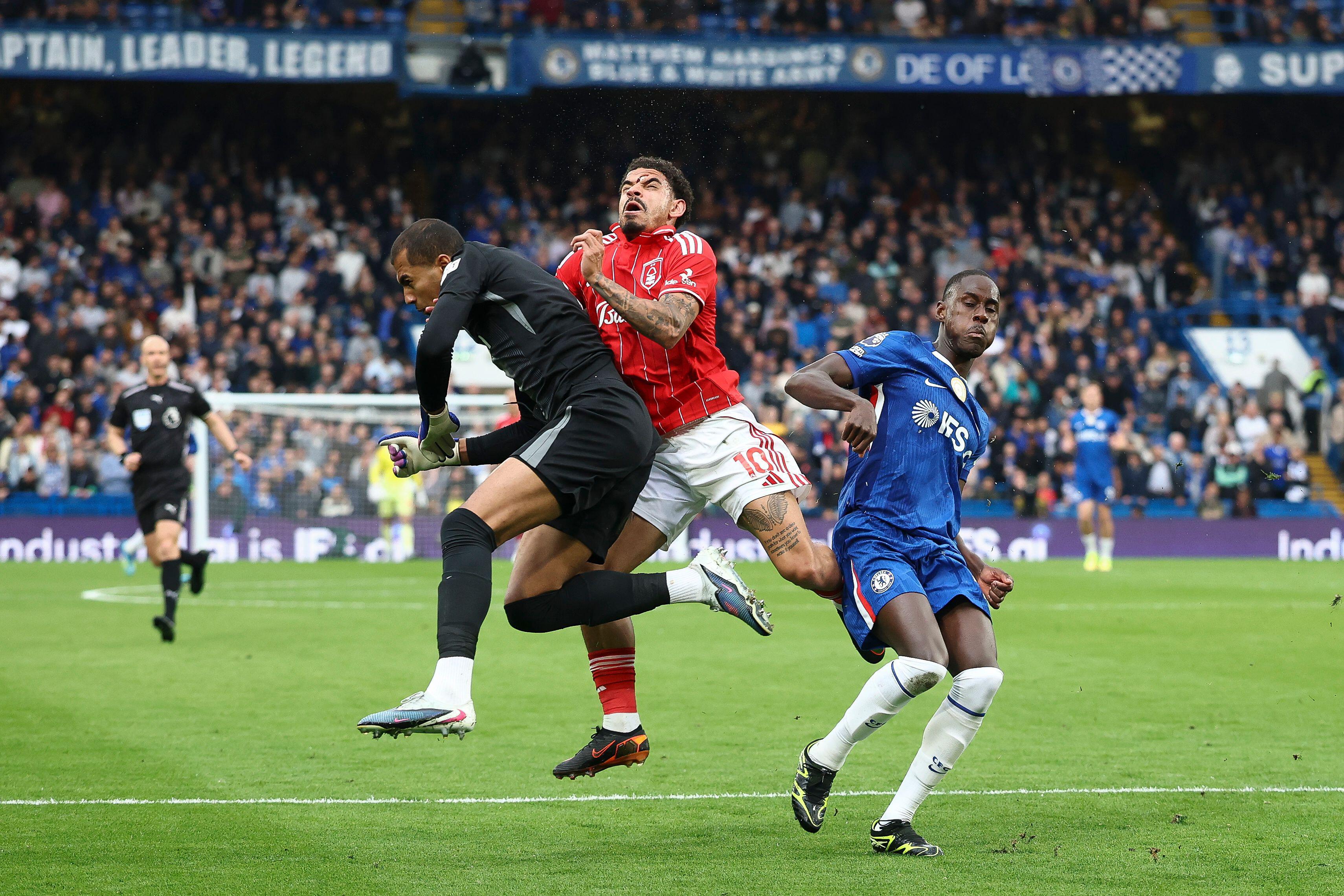 Morgan Gibbs-White vs Roberto Sanhcez