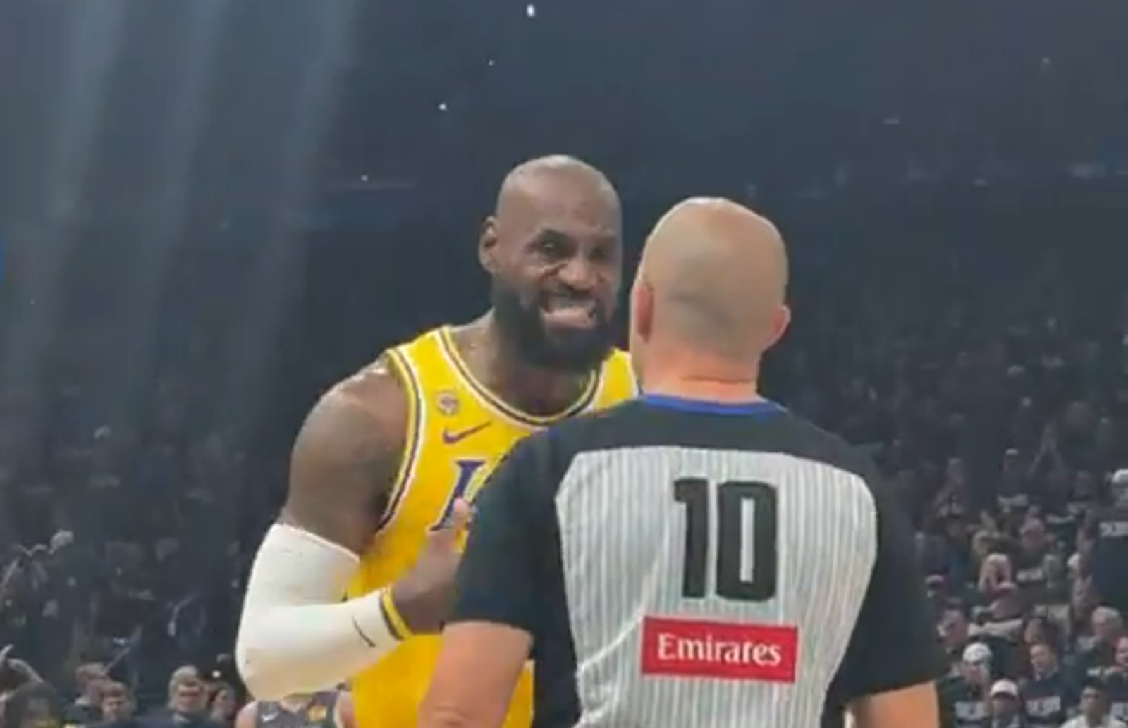 Lebron Džejms i sudija