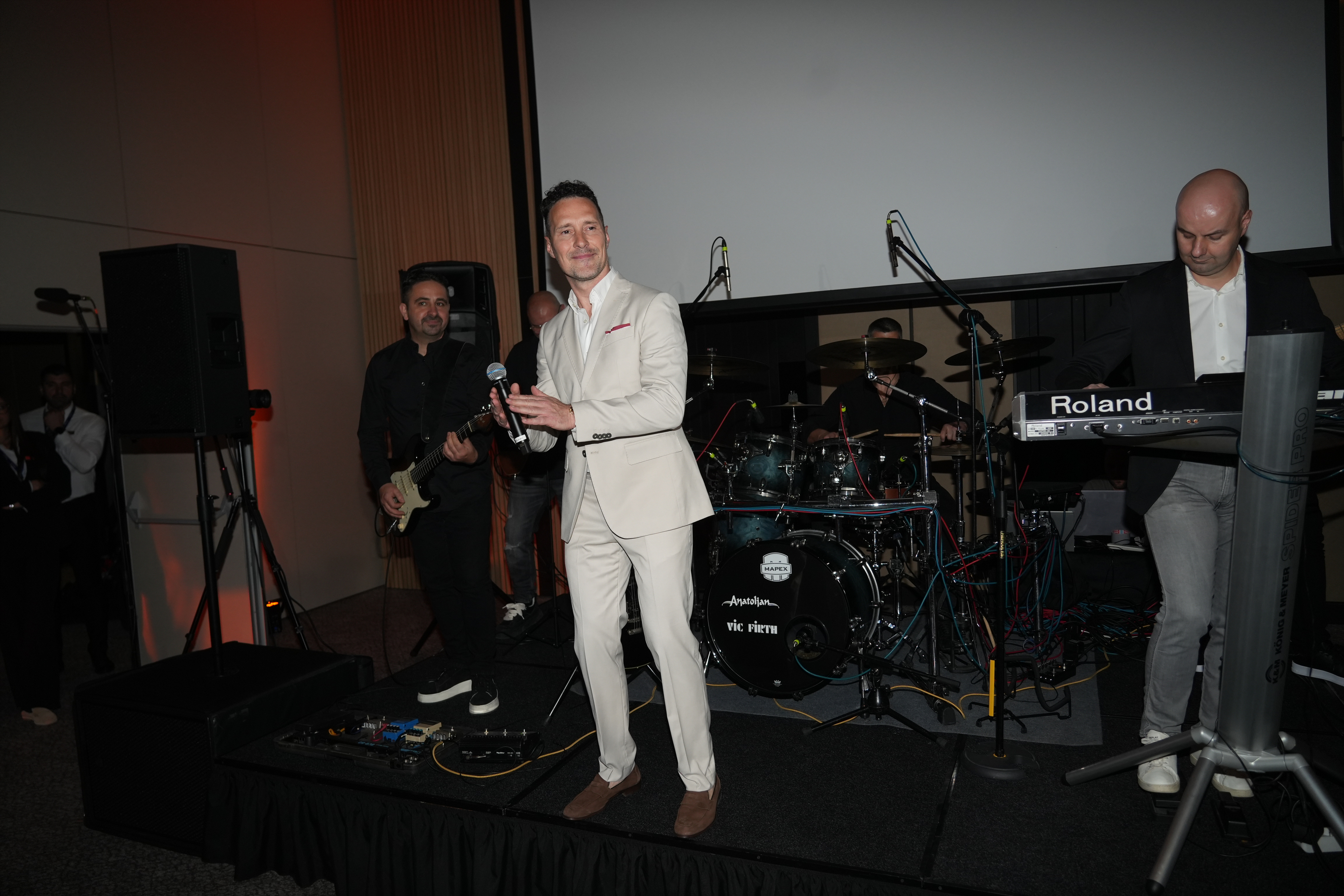 Promocija prvog albuma Nenada Jovanovica Blizanca pod simbolicnim nazivom “Na ovaj dan" odrzana je u hotelu Hilton. Photo: Antonio Ahel/ATAImages
