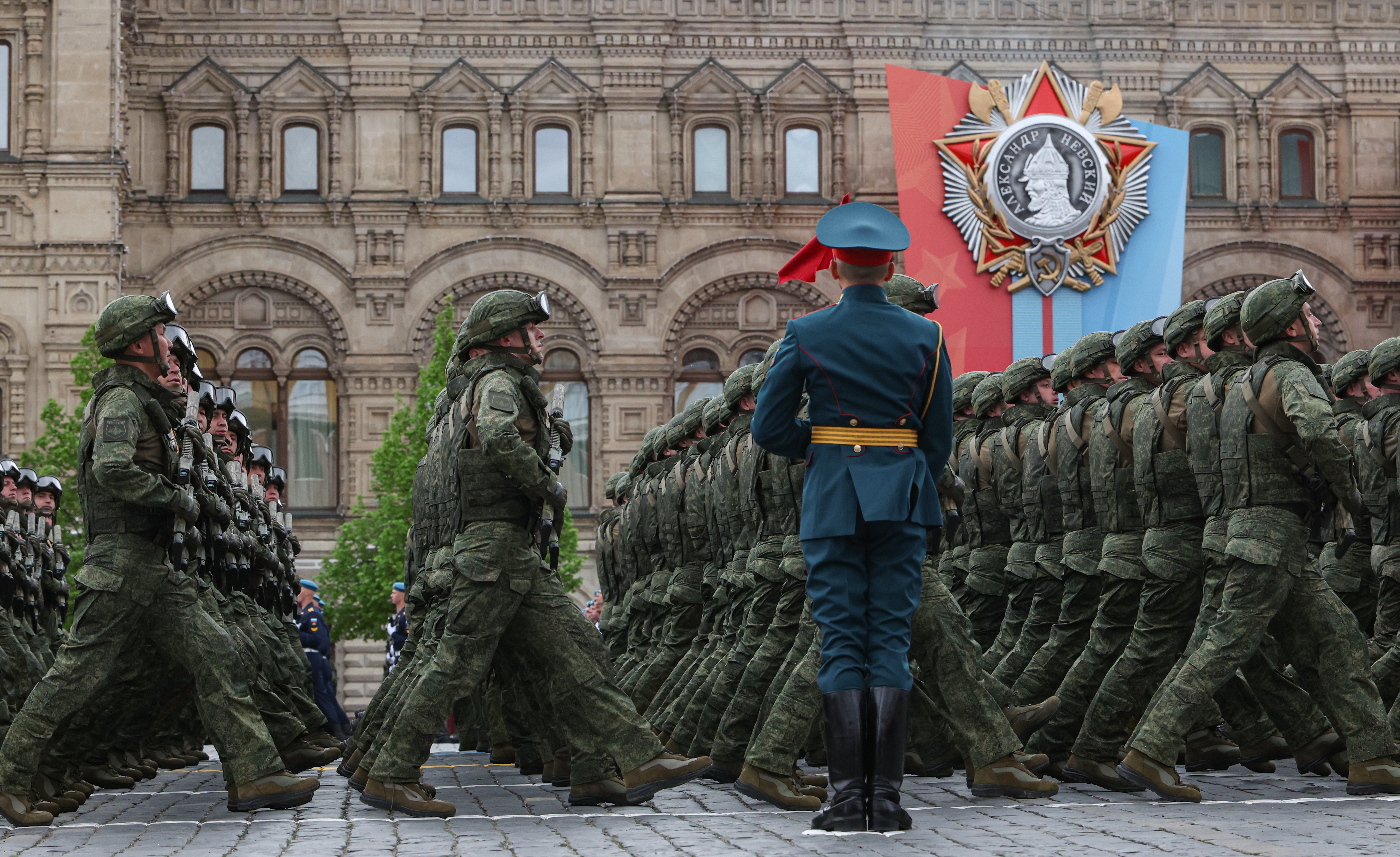 epa12942862 Russian servicemen march during the Victory Day military parade on the Red square in Moscow, Russia, 09 May 2026. Russia marks the 81st anniversary of the victory in World War II over Nazi Germany and its allies.  EPA/MAXIM SHIPENKOV