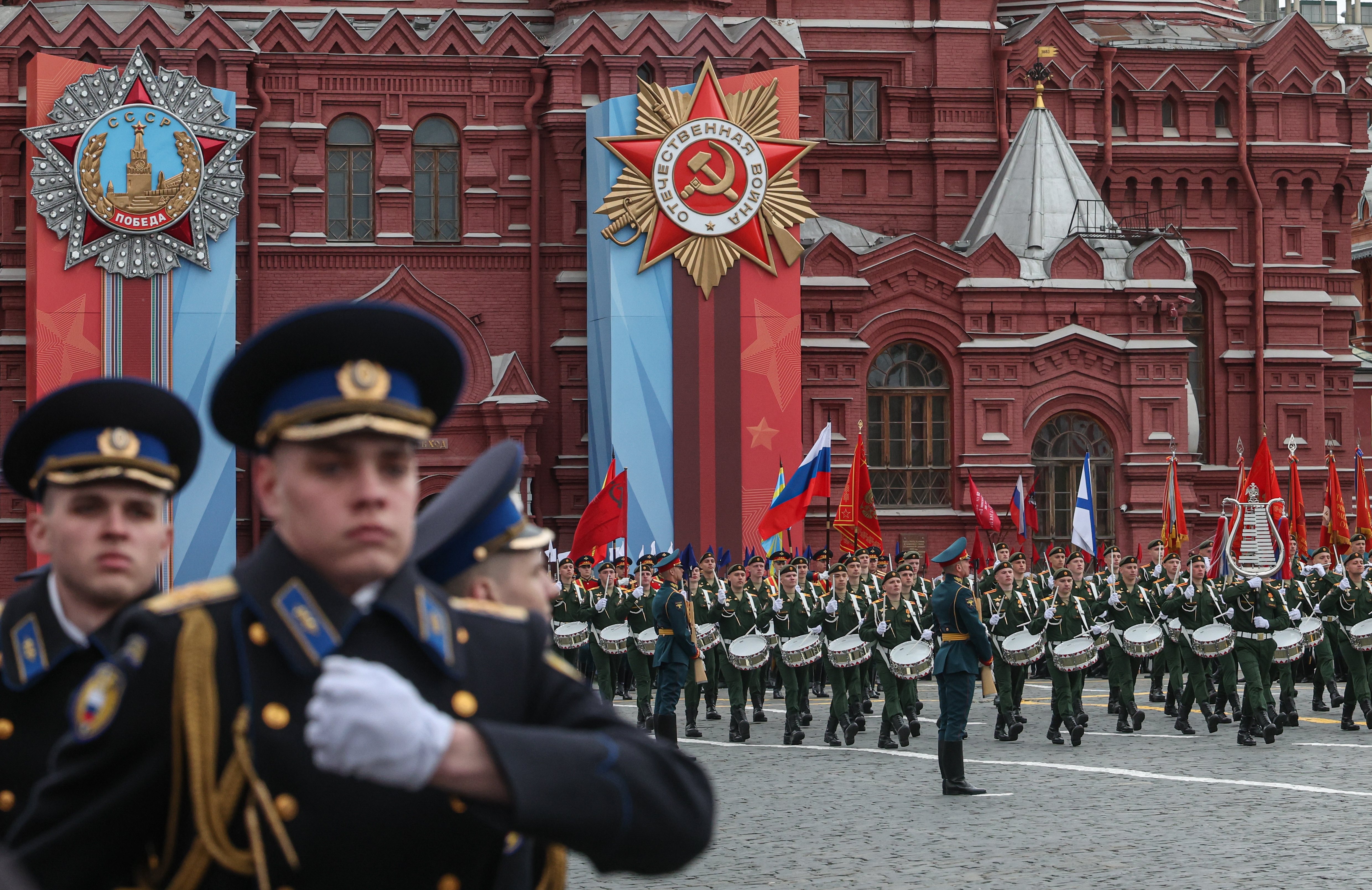 epa12942868 Russian servicemen march during the Victory Day military parade on the Red square in Moscow, Russia, 09 May 2026. Russia marks the 81st anniversary of the victory in World War II over Nazi Germany and its allies.  EPA/MAXIM SHIPENKOV