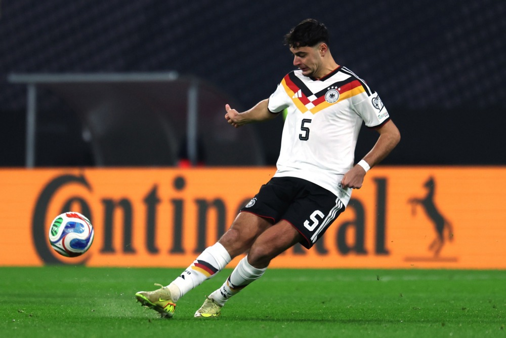 epa12532319 Aleksandar Pavlovic of Germany in action
