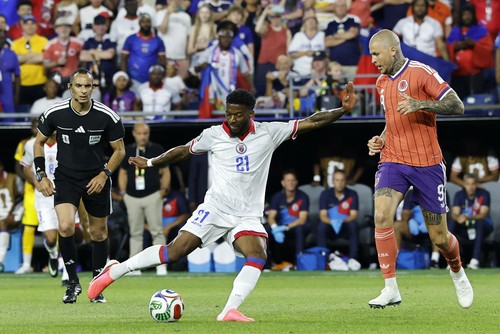 FOXBOROUGH, MA - JUNE 13: JosuĹ˝ Casimir #21 of Haiti gets a shot away