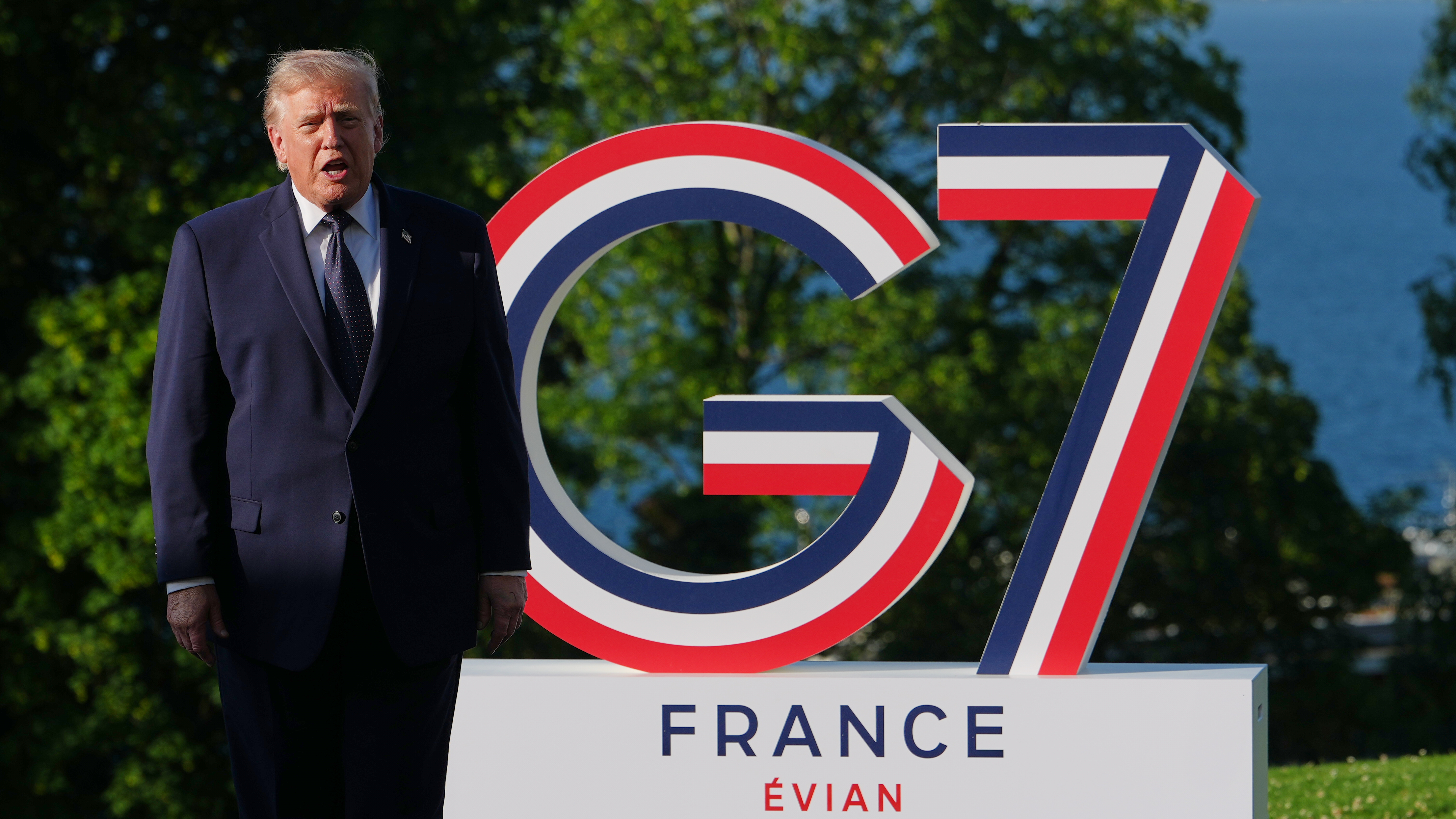 Donald Tramp Samit G7.jpg