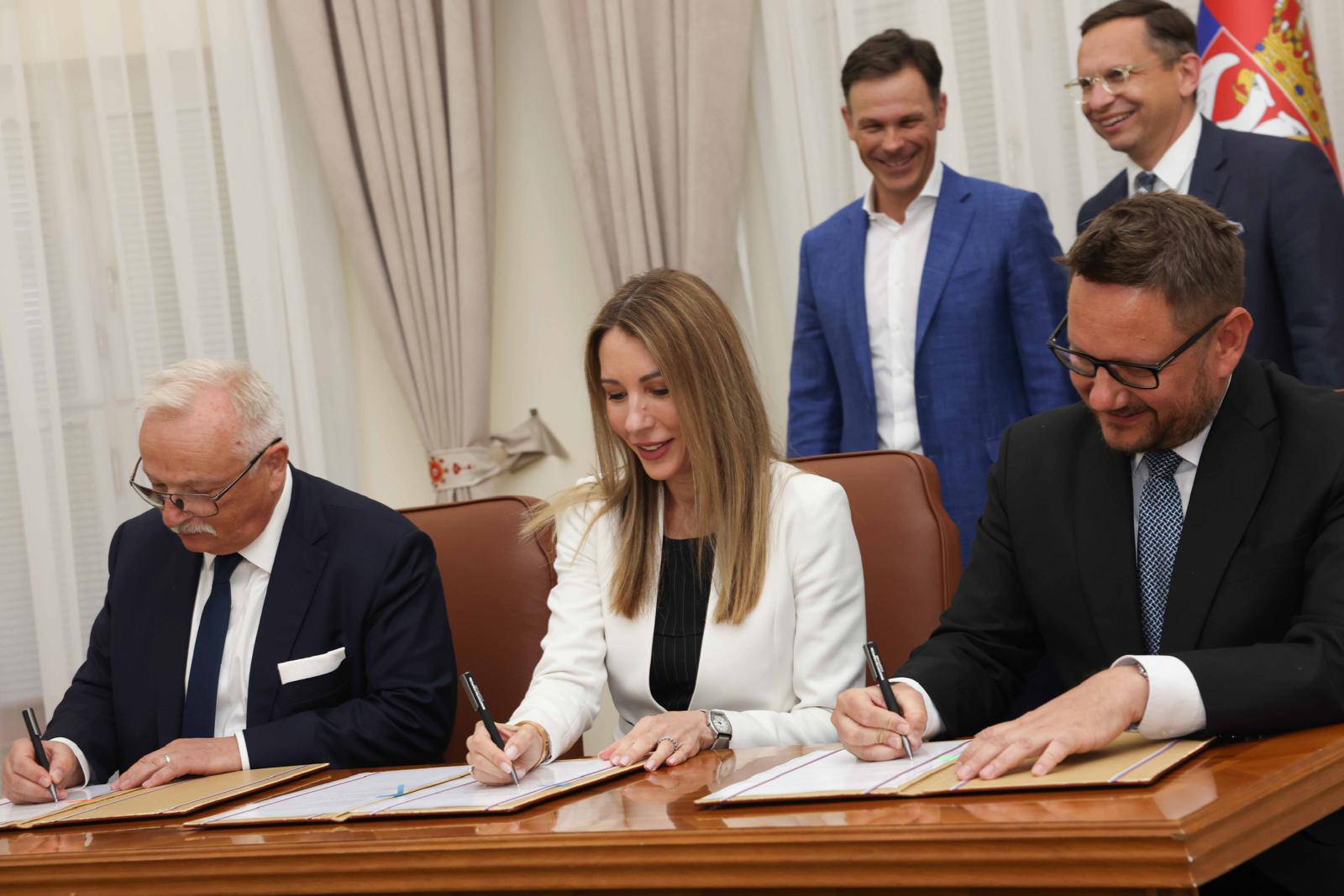 Beograd, 16.06.2026. -  Ministarka rudarstva i energetike Dubravka Djedovic Handanovic potpisala je Ugovor izmedju akcionara sa MOL grupom
