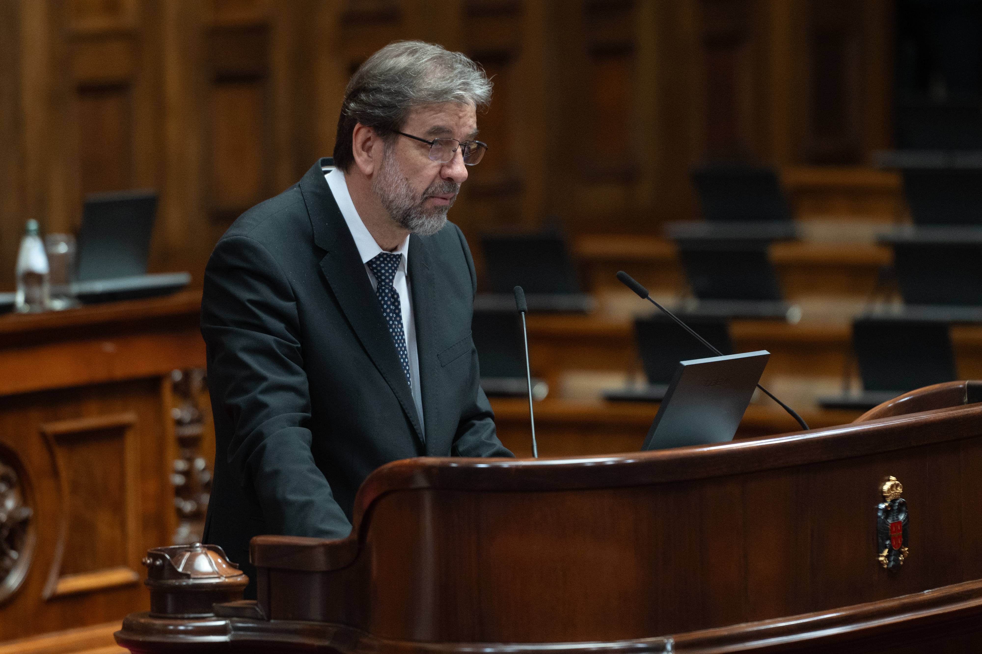 Beograd, 17.06.2026. - Novoizabrani predsednik Vrhovnog suda Miroljub Tomic polozio je danas zakletvu u Skupstini Srbije pred narodnim poslanicima i clanovima Visokog saveta sudstva.  (BETAPHOTO/SKUPSTINA SRBIJE/Pedja Vuckovic)