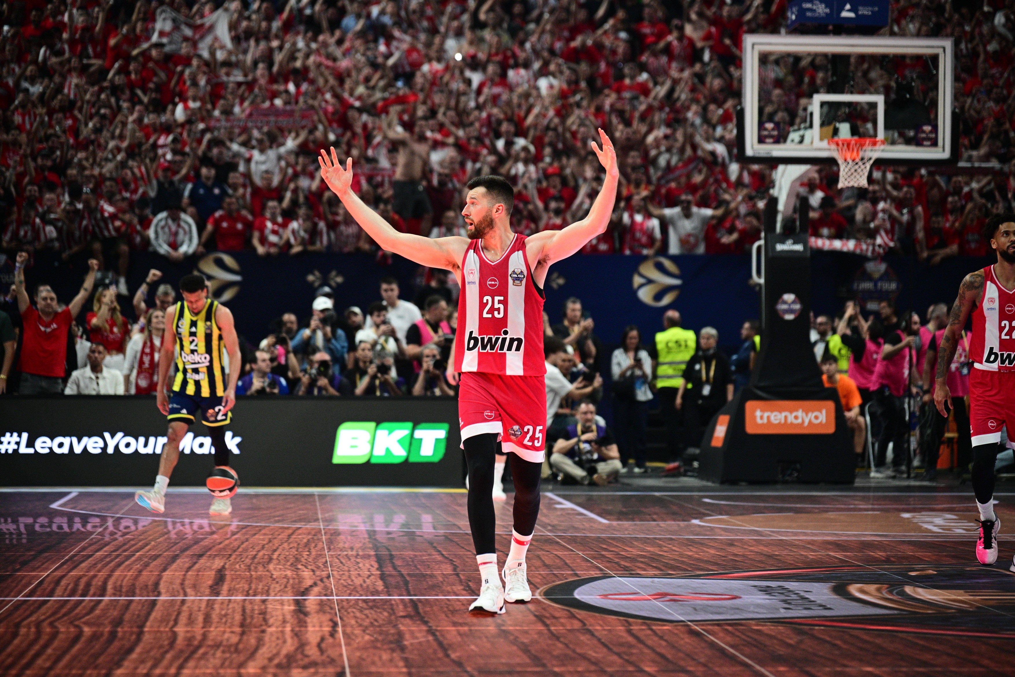 Olympiacos Piraeus v Fenerbahce Beko Istanbul