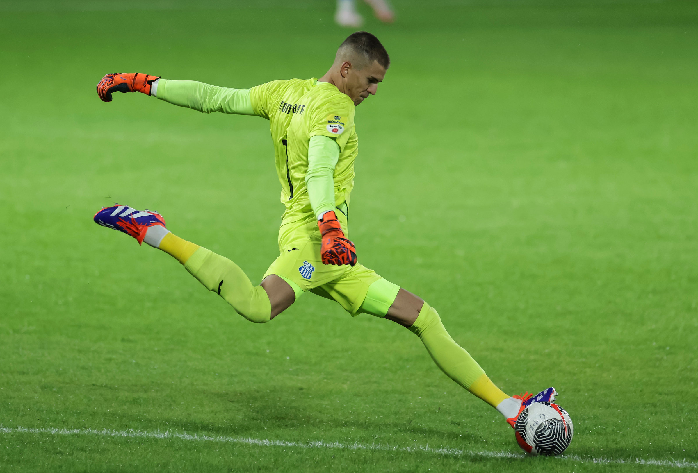 goalkeeper Balsa Popovic during the Mozzart Super Liga 2024/2025 match between OFK Beograd and Partizan at stadium pod Kraljevicom on September 15, 2024 in Zajecar, Serbia. (Photo by Srdjan Stevanovic/Starsport.rs ©)