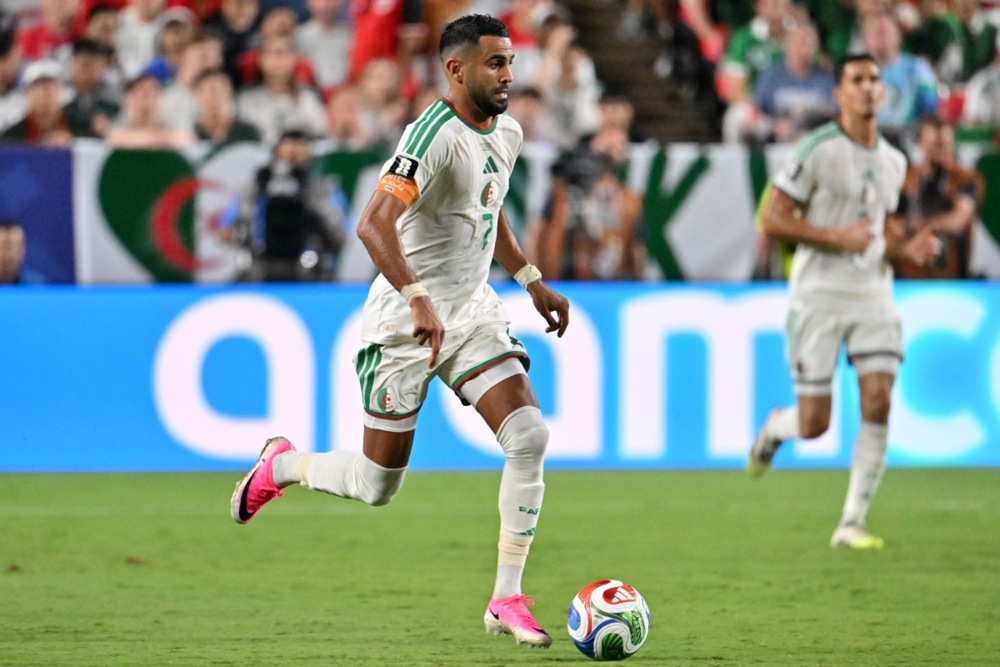 epa13070066 Riyad Mahrez of Algeria in action