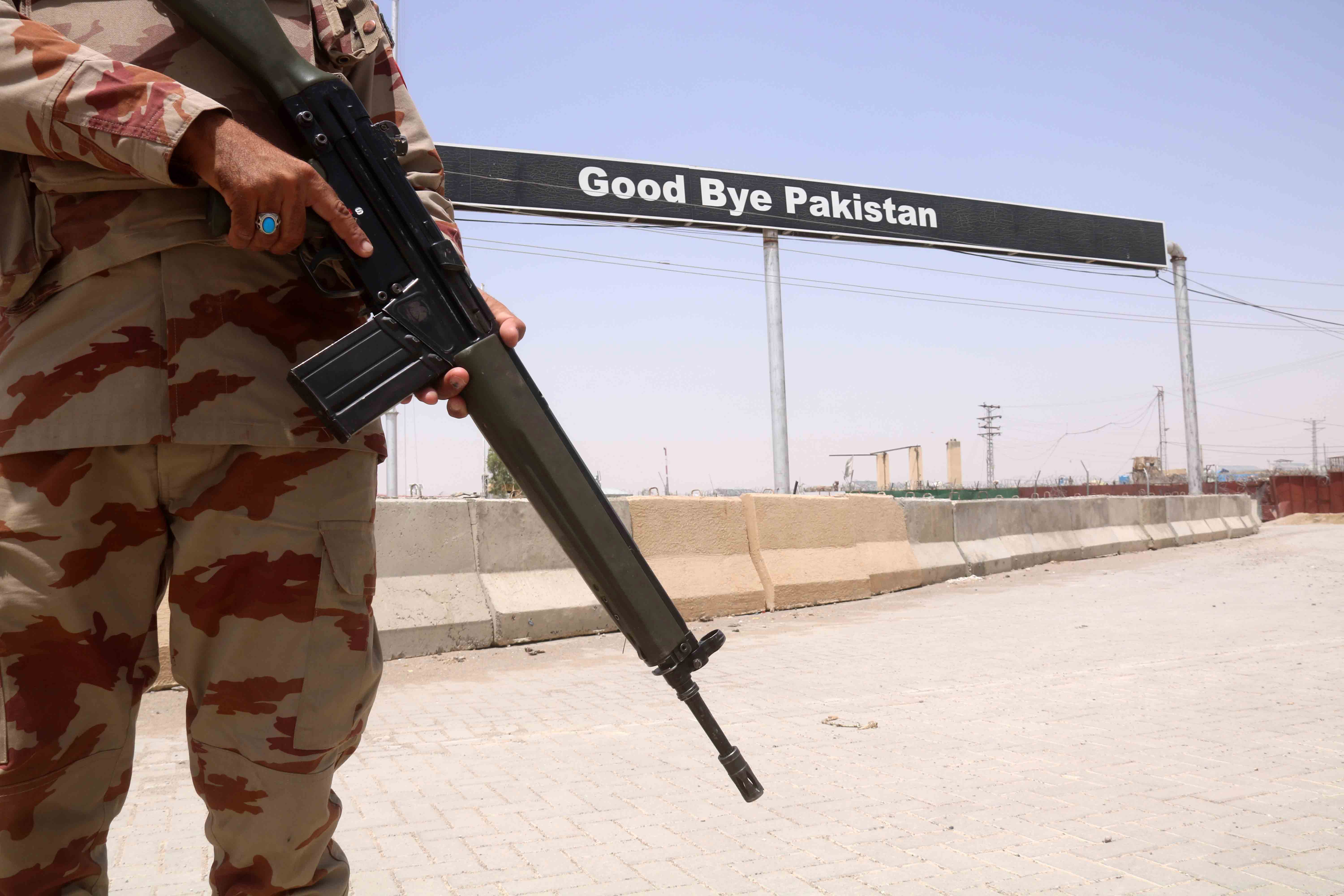 granica Pakistan Avganistan 14111054.jpg