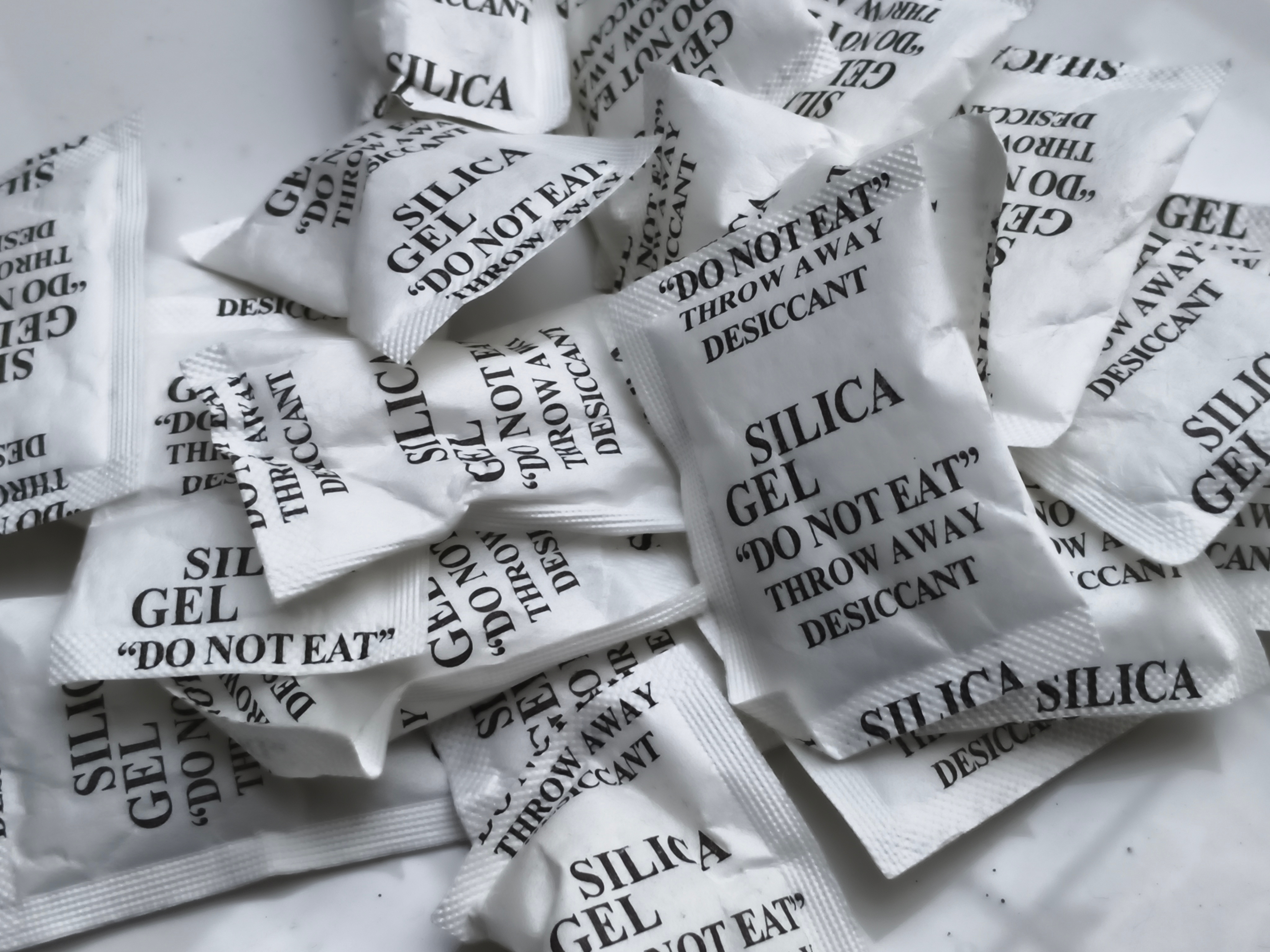Silika gel kesice shutterstock_2715597509.jpg