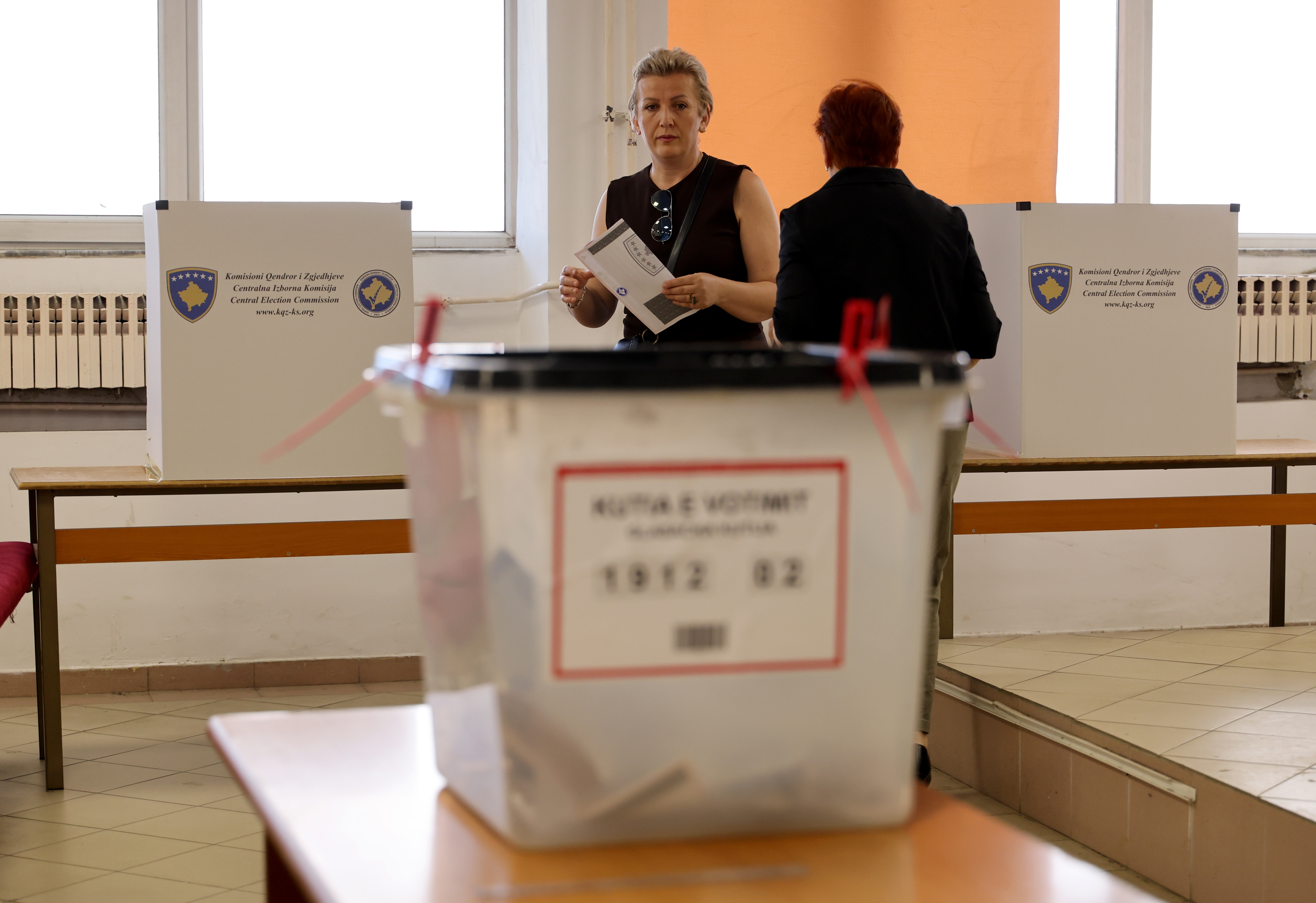 Kosovo vanredni parlamentarni izbori