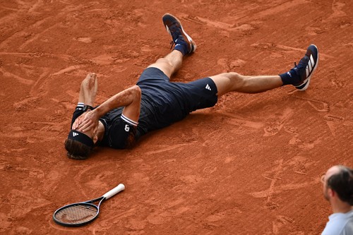 PARIS, FRANCE - JUNE 07: Germany's Alexander Zverev celebrates afte