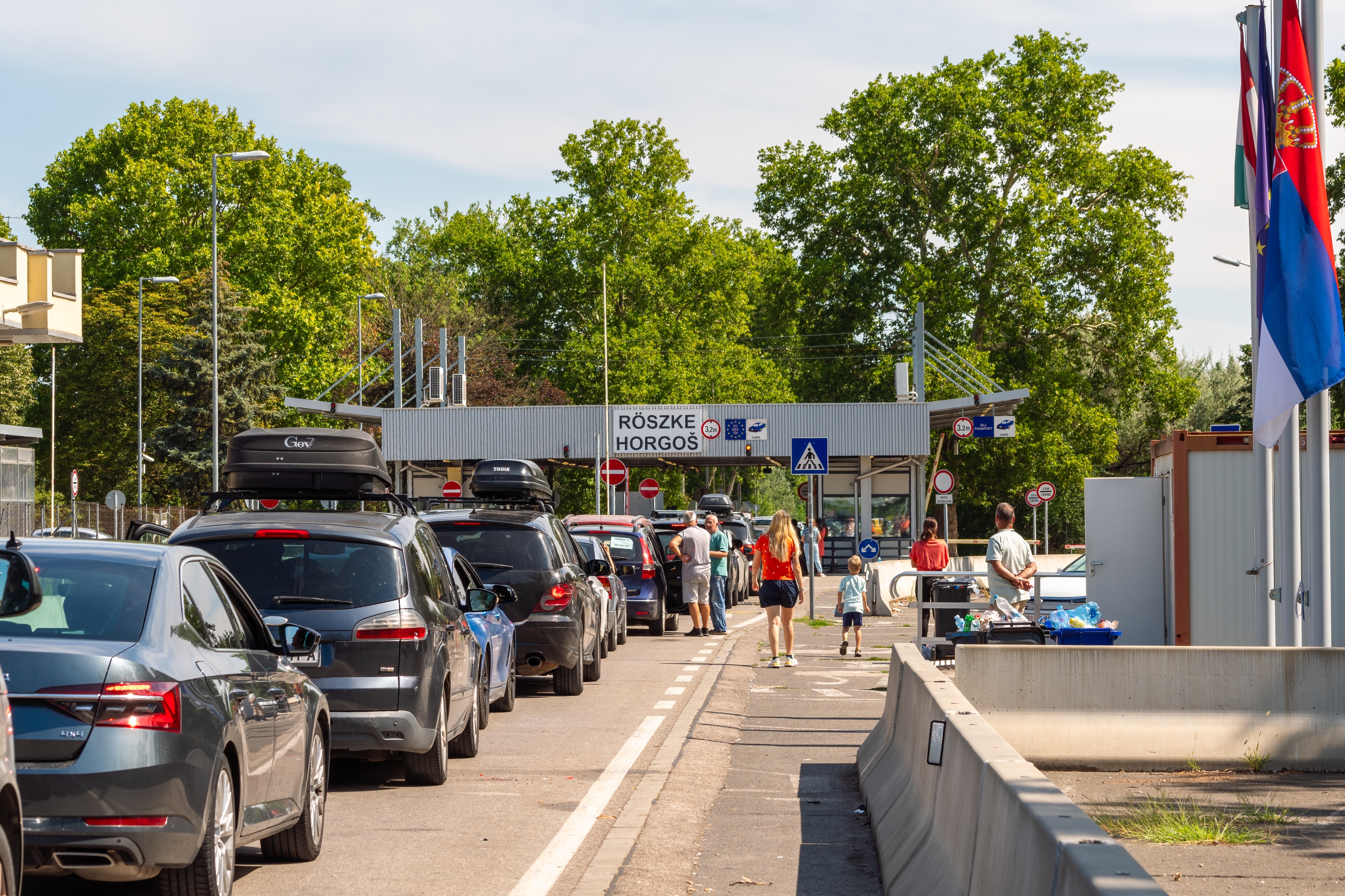 Granični prelaz Horgoš shutterstock_2541376247 Plam Petrov.jpg