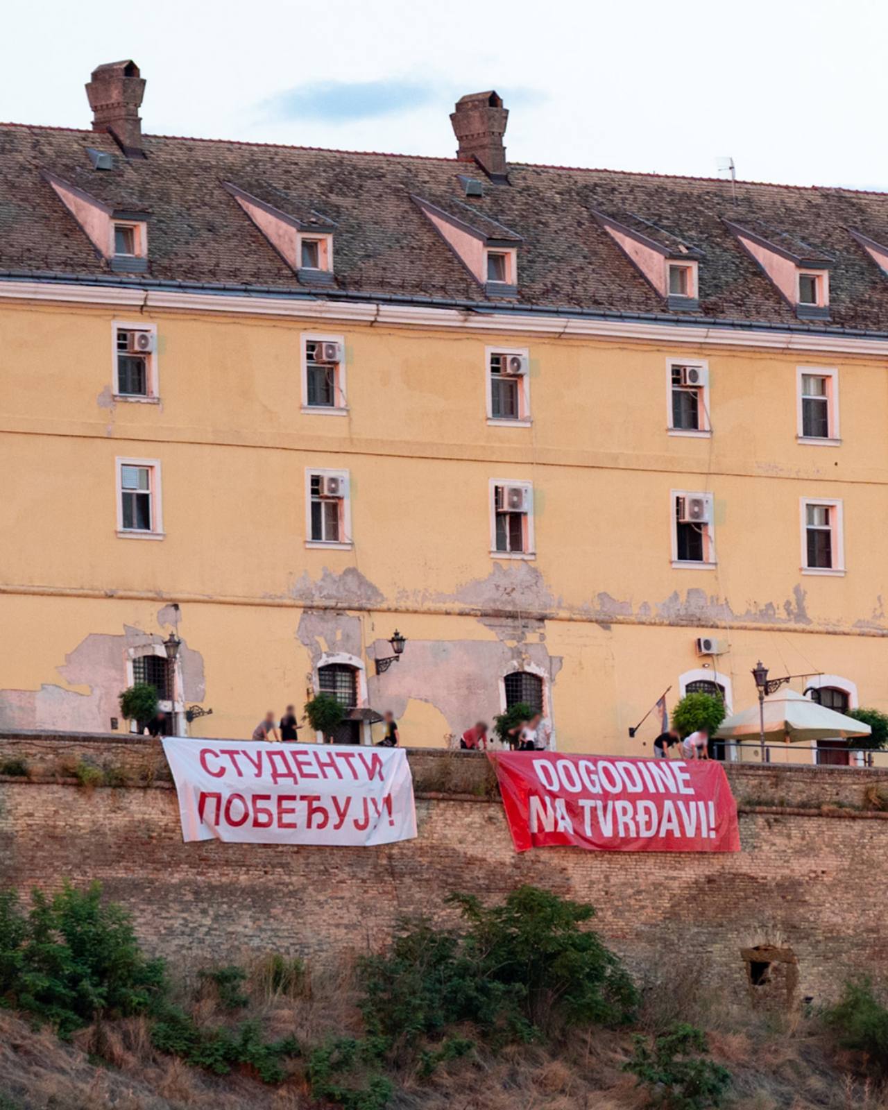 Poruke na Petrovaradinskoj tvrđavi.jpg