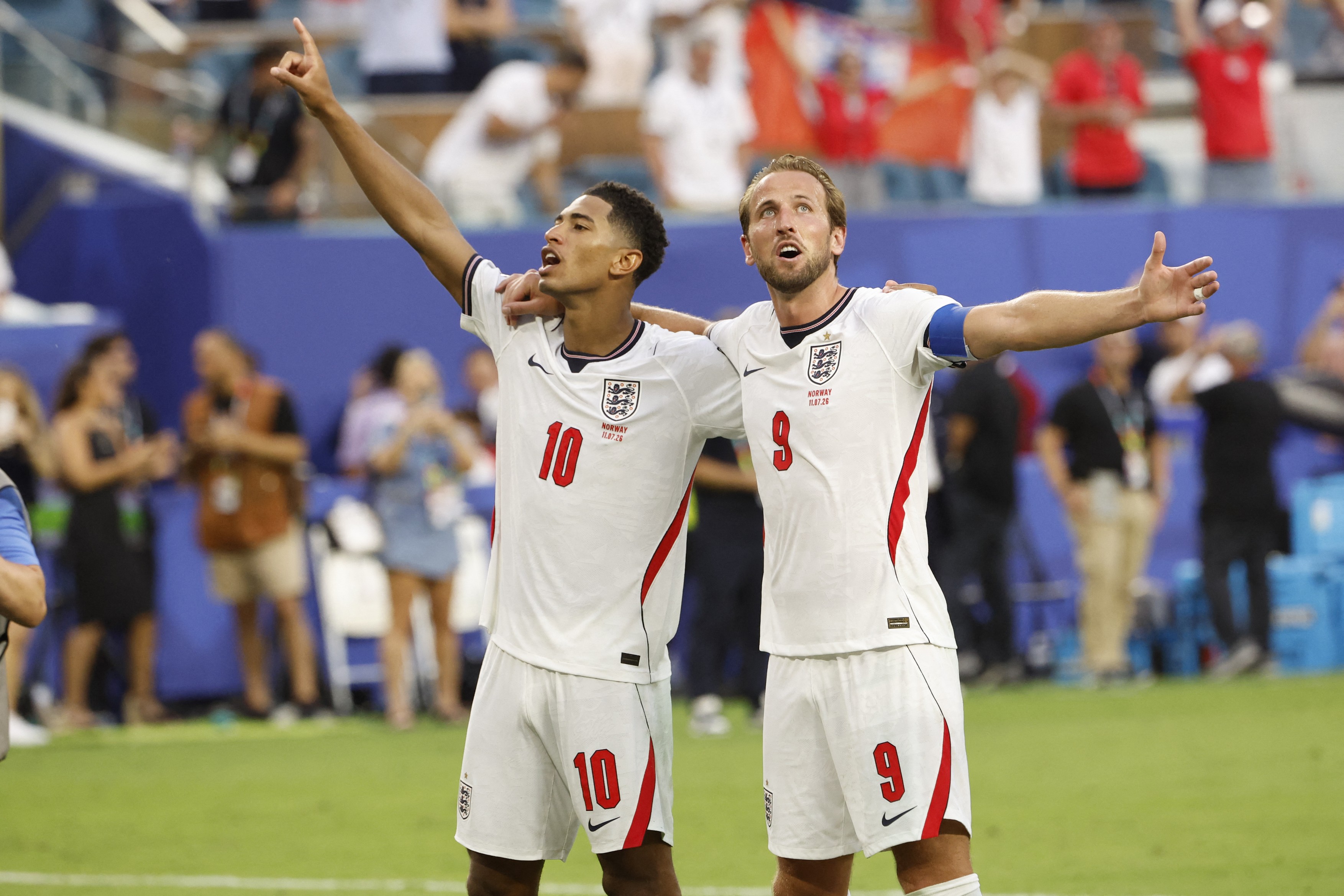 Jude Bellingham #10, Harry Kane #9 of England celebrate the victory following the FIFA World Cup 2026 Quarter-final football match between Norway and England
